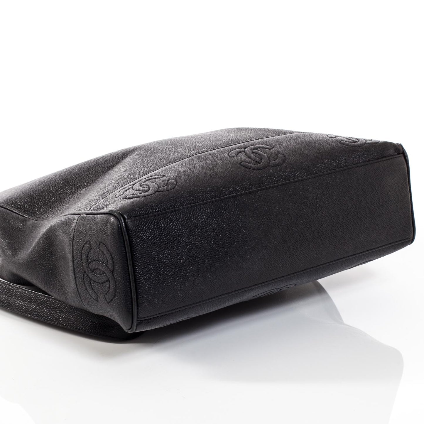Caviar Shoulder Bag Black GHW