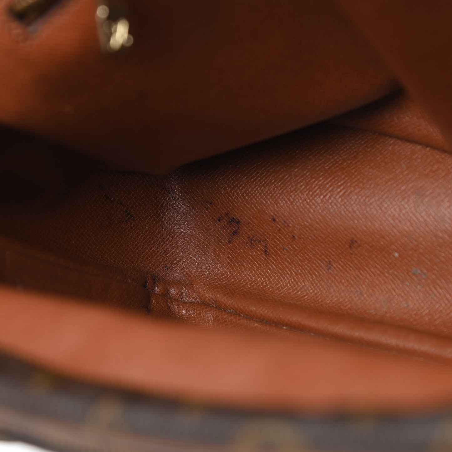 Monogram Nil 28