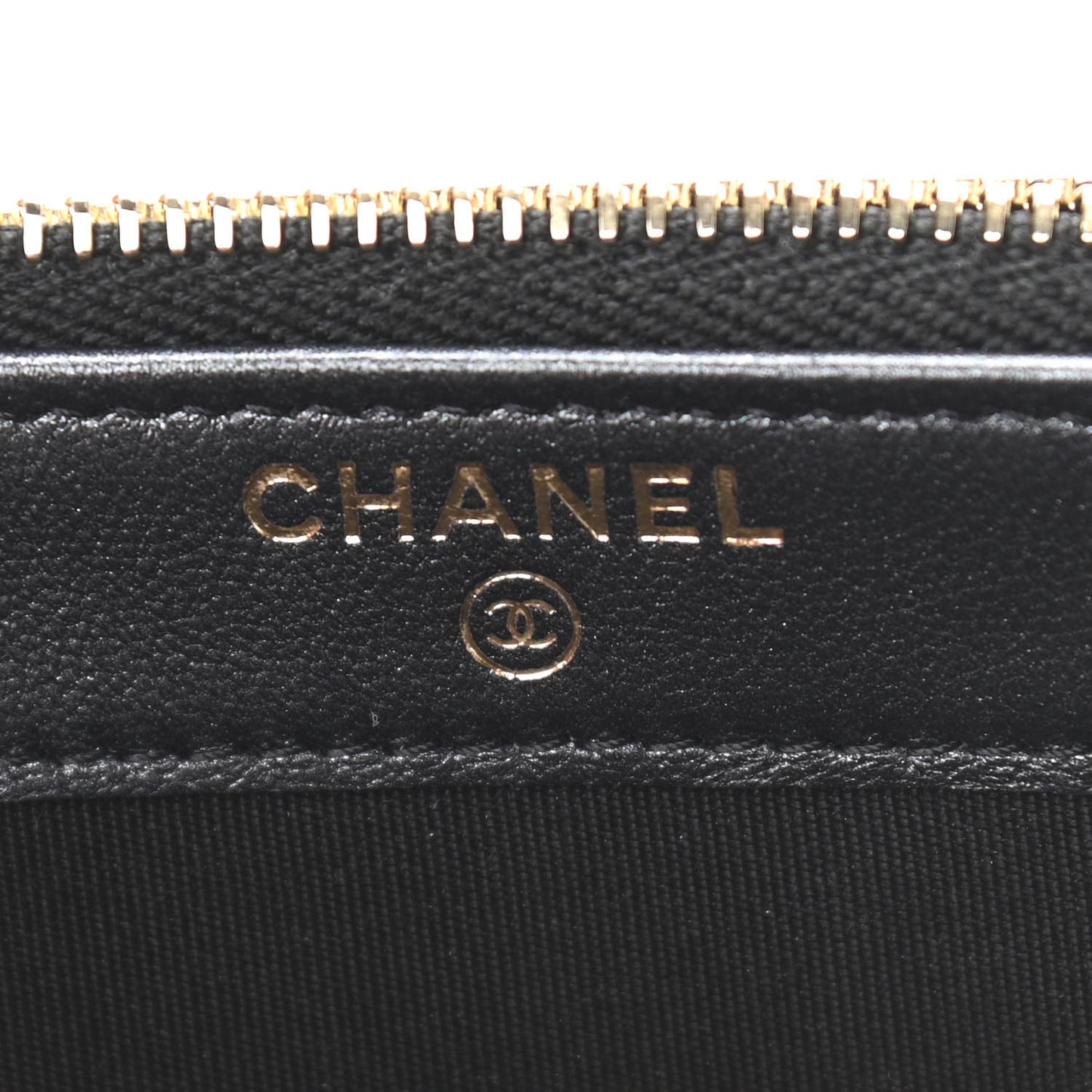 Iridescent Lambskin Quilted Pearl Clutch With Chain Black