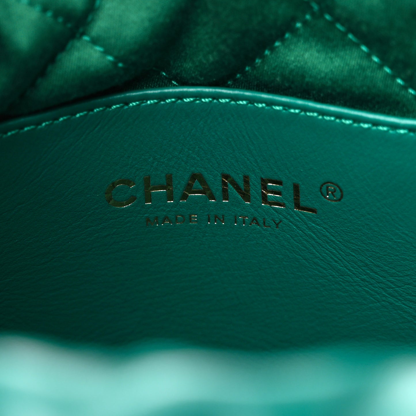 Shiny Calfskin Quilted Mini Chanel 22 Green