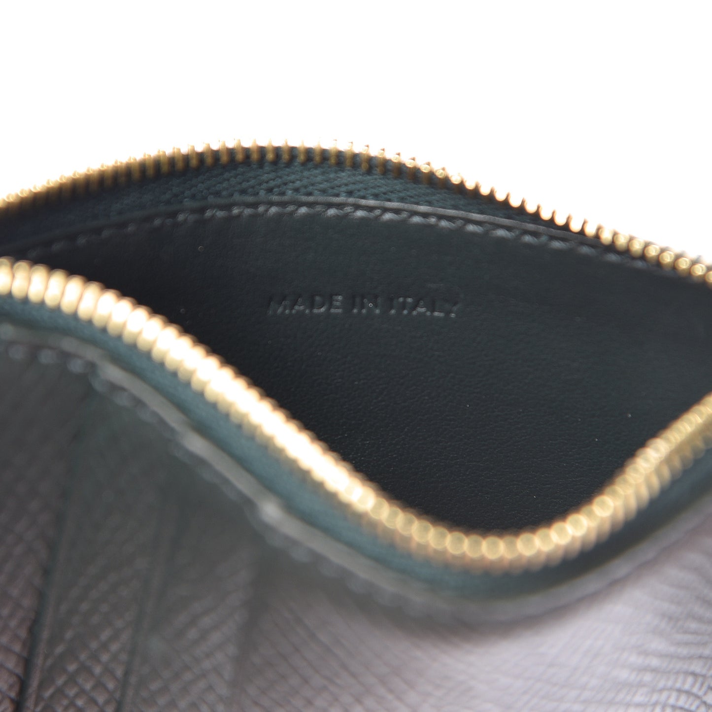 Grained Calfskin Zipped Card Holder Amazone