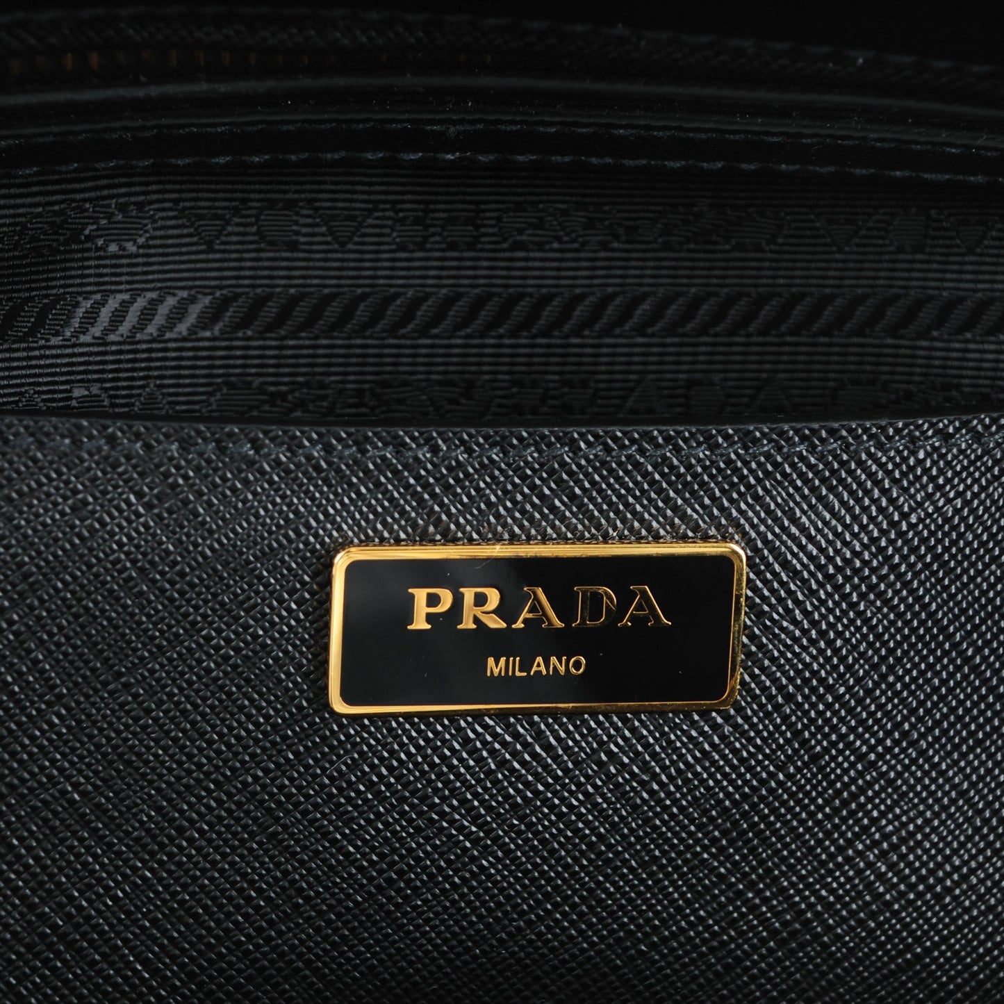 Saffiano Medium Galleria Double Zip Tote Black
