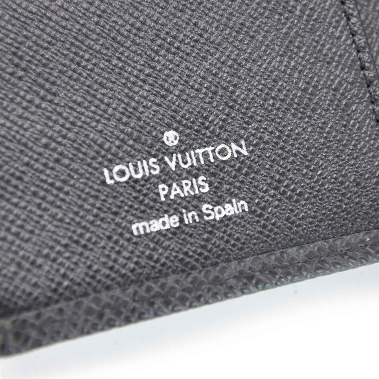 Louis Vuitton Taiga Small Ring Agenda 9 of 10