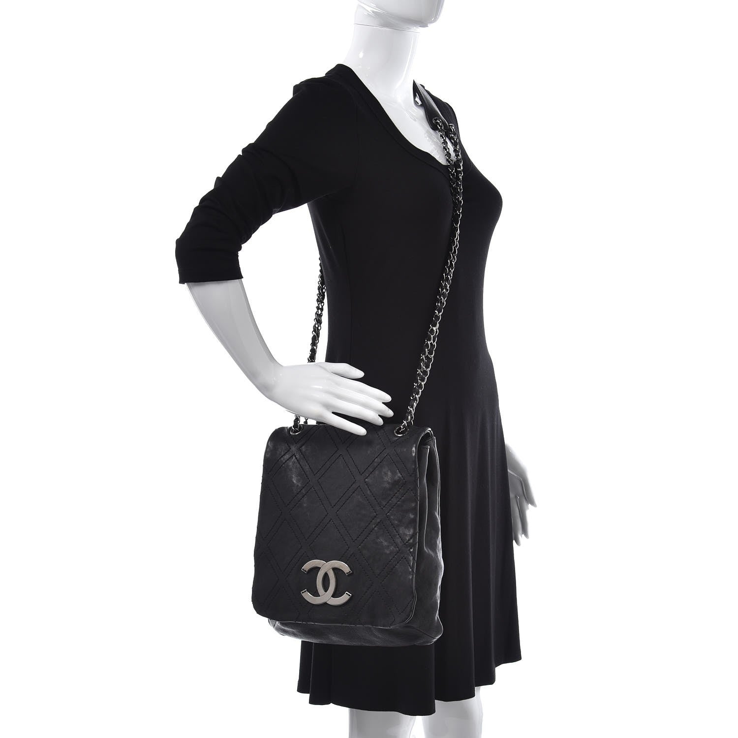 Chanel Calfskin Diamond Stitch Large Messenger Black 2 of 11