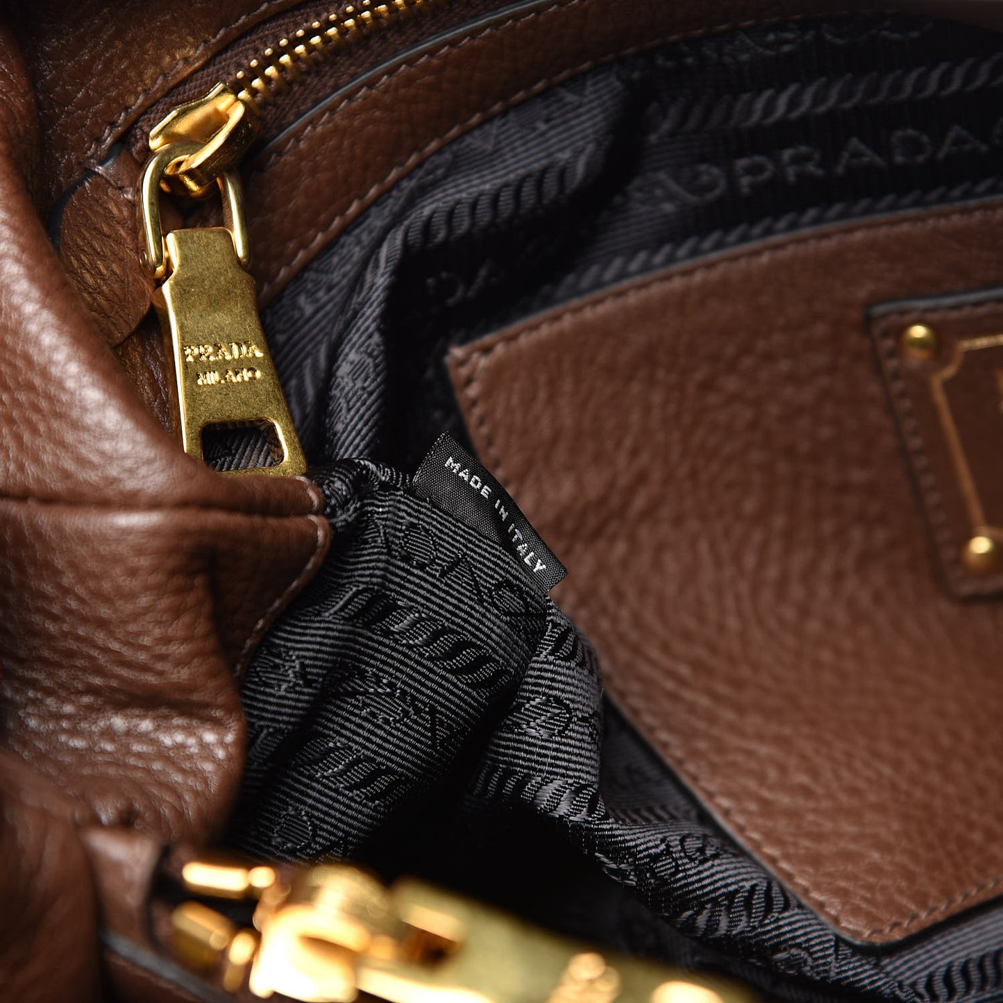 Vitello Daino Shoulder Bag Bruciato