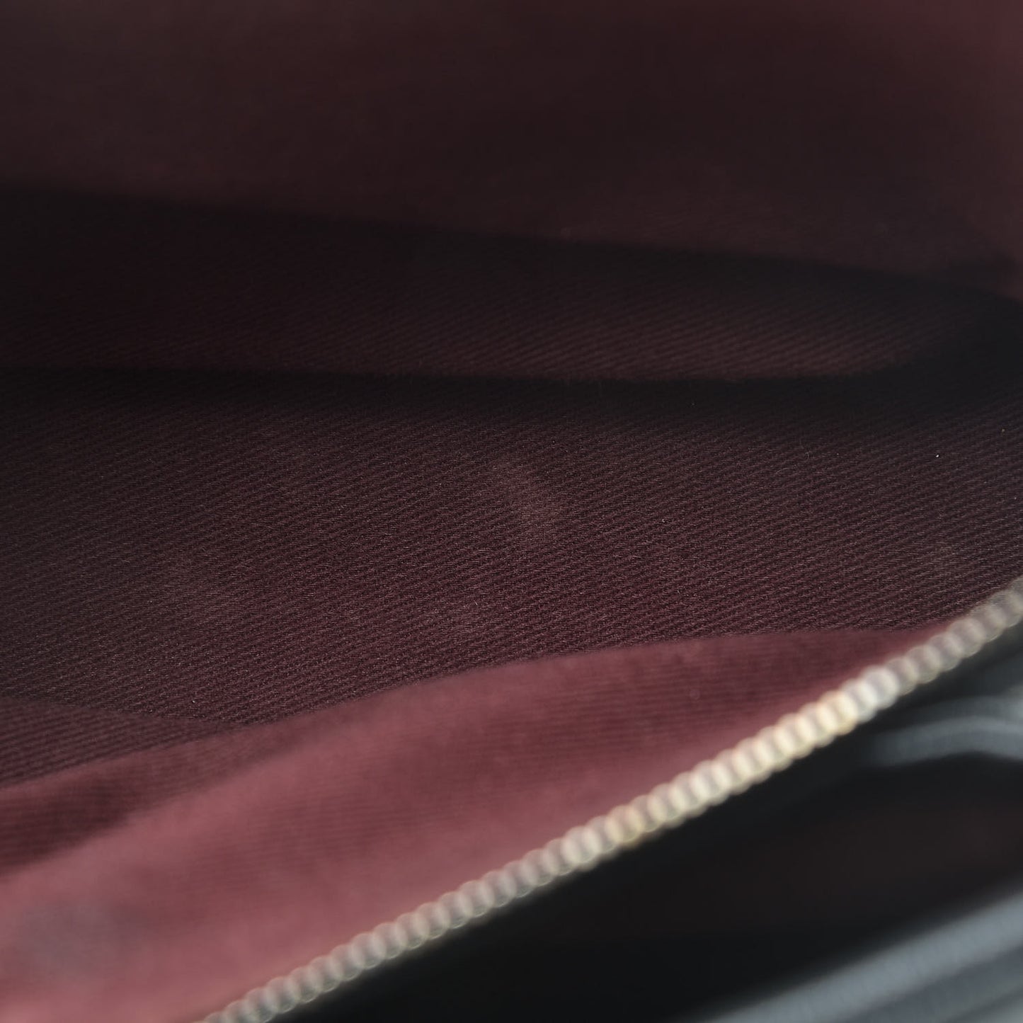 Shiny Sheepskin Quilted Small Trapezio Flap Black