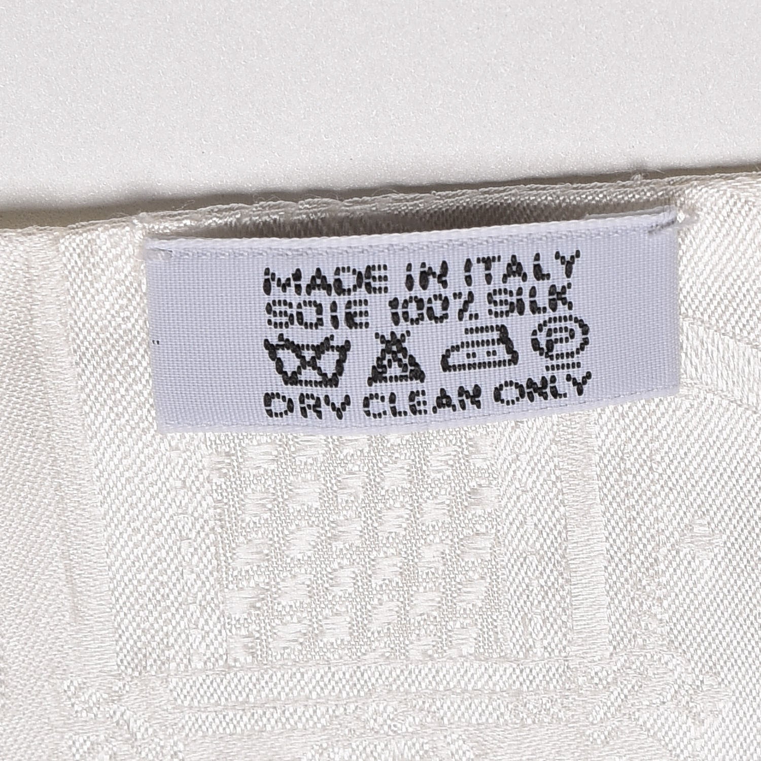 Hermes Silk Cavalcadour Maxi Twilly White 3 of 4