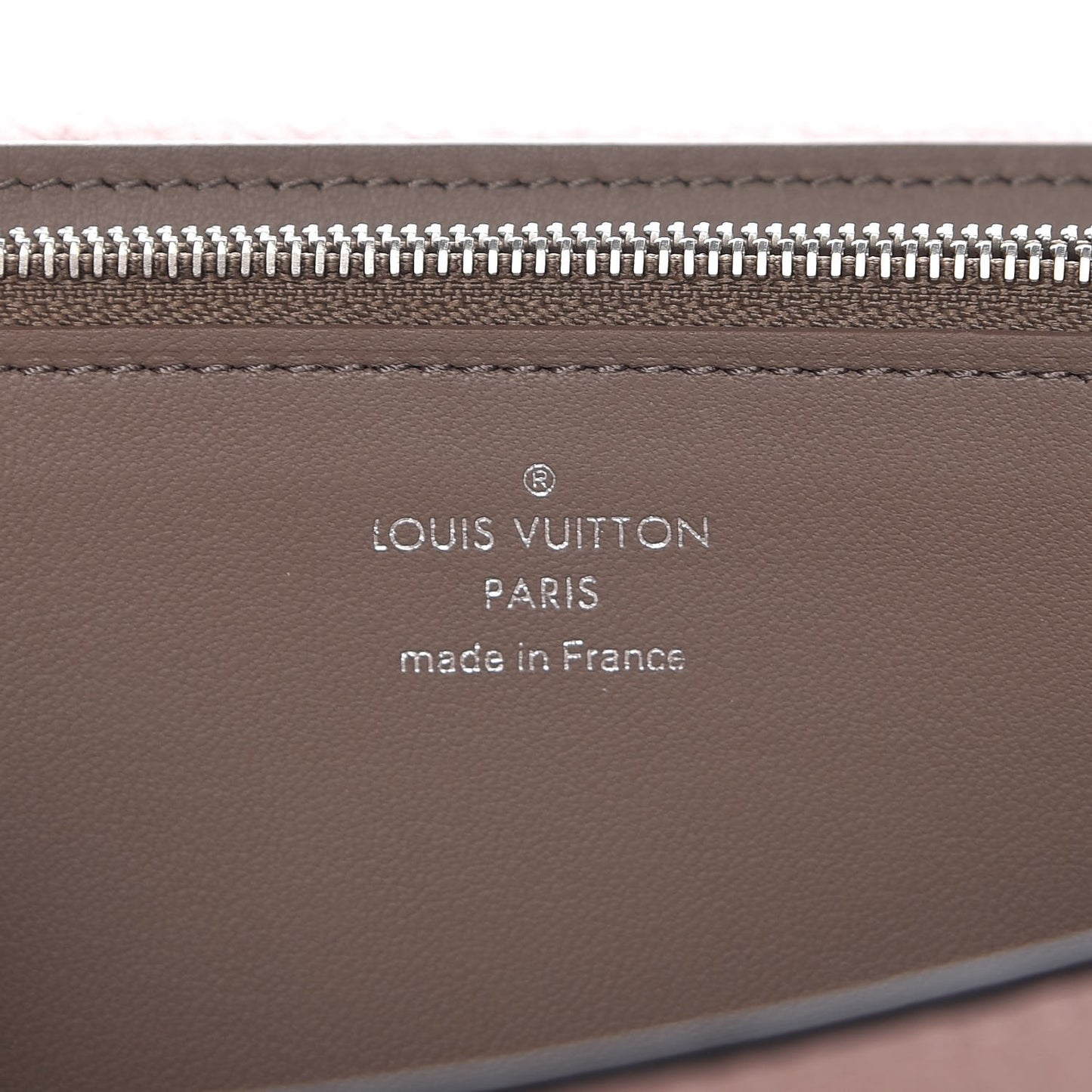 Taurillon Capucines Wallet Magnolia