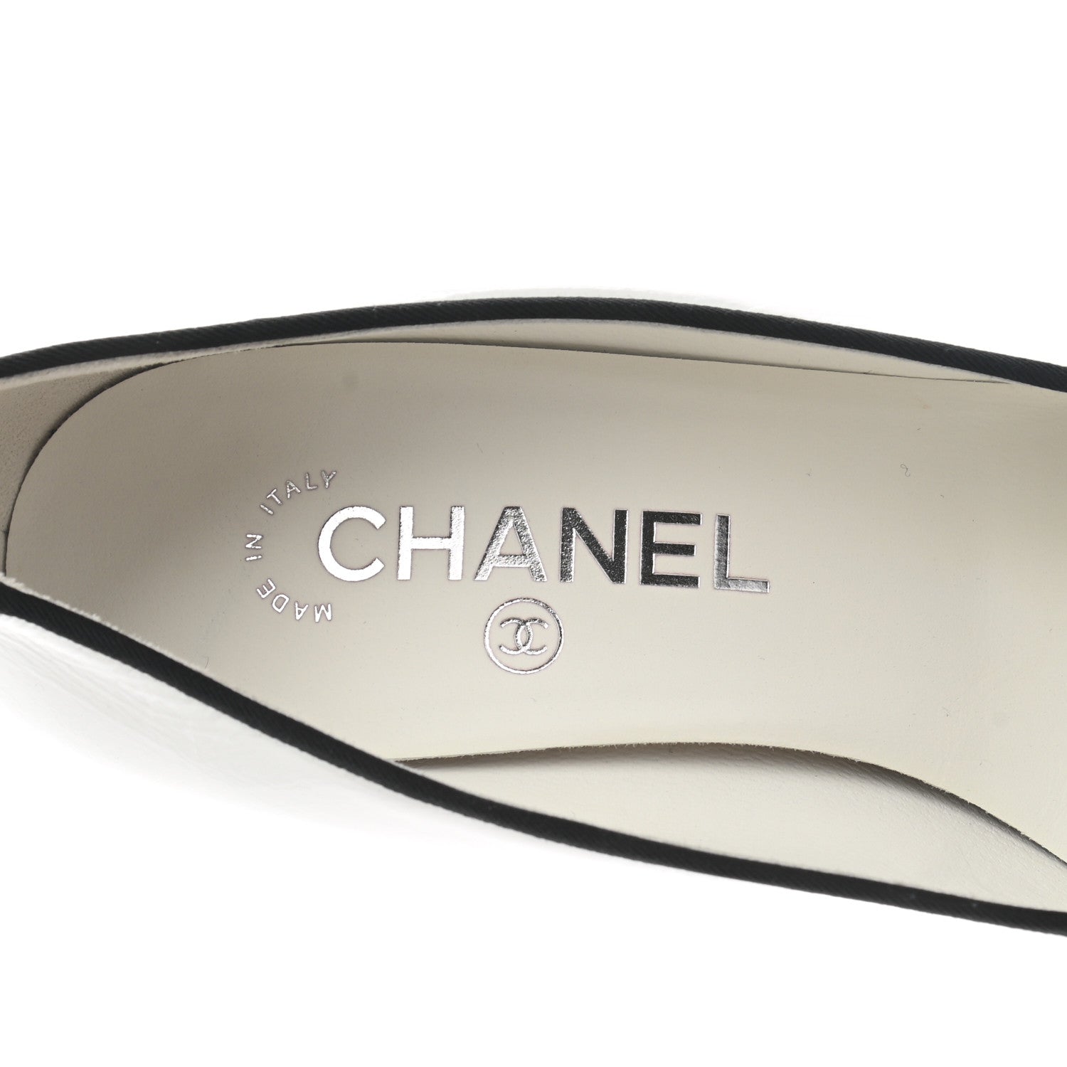 Chanel Laminated Lambskin Grosgrain Chain CC Cap Toe Pumps 37.5 White Black 7 of 10