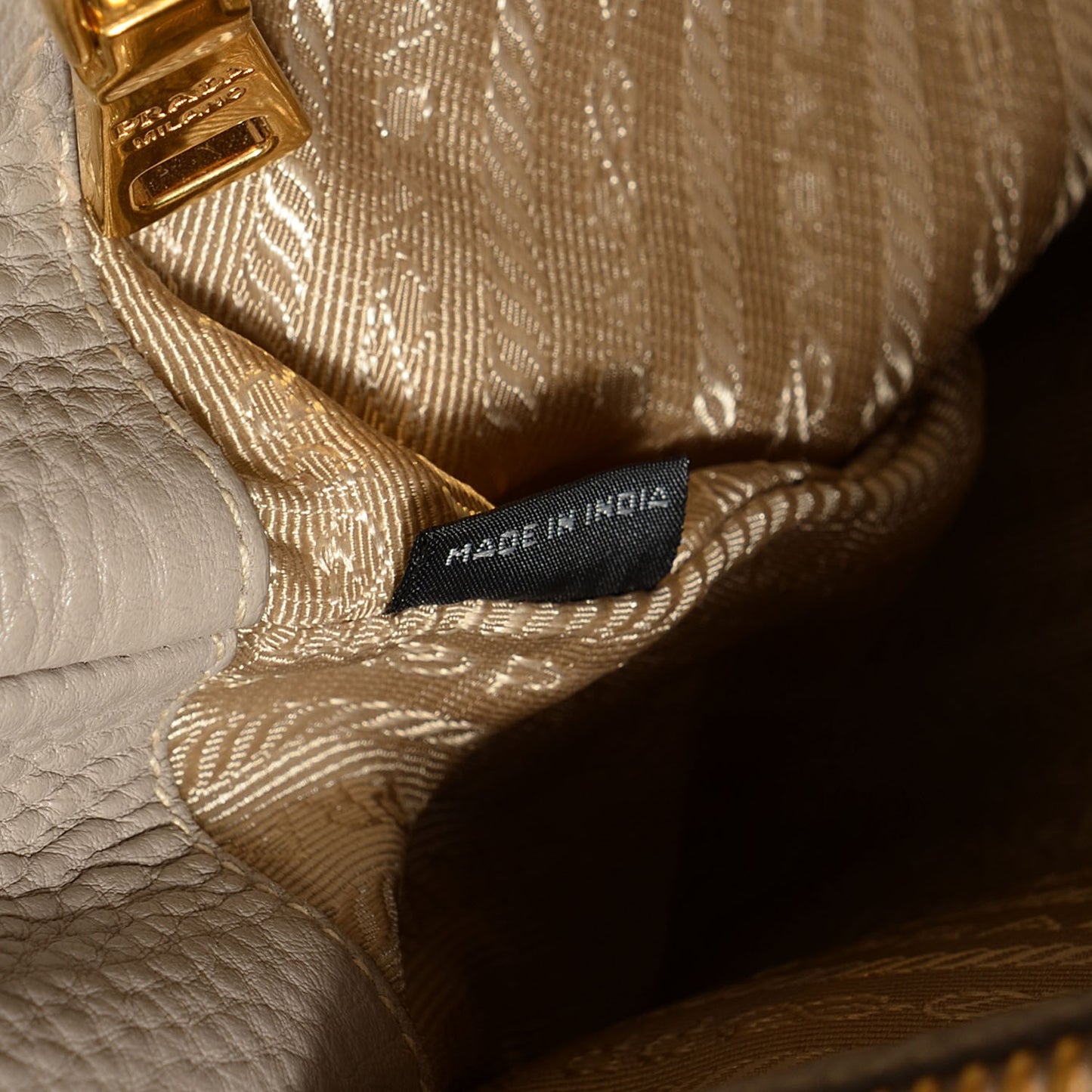 Vitello Daino Shopping Tote Pomice