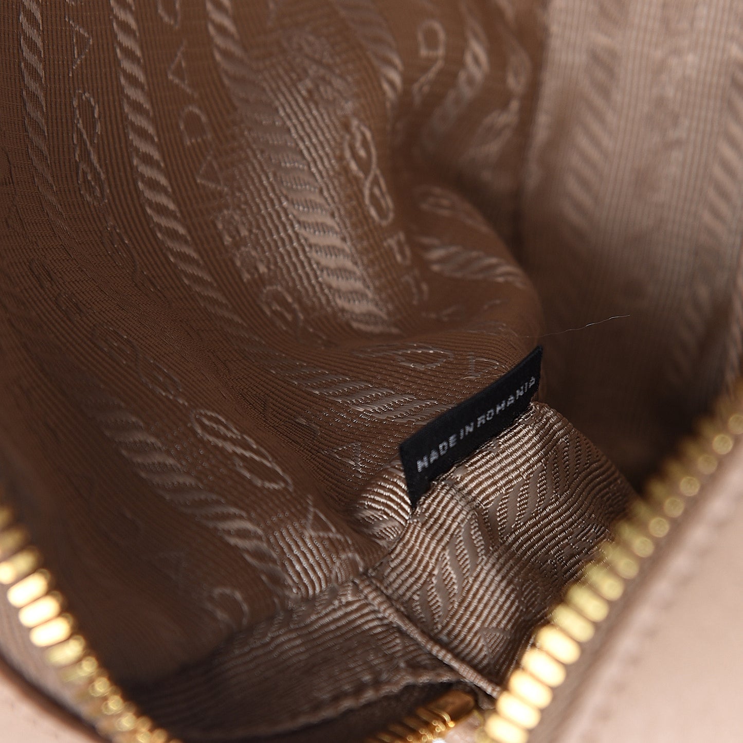 Vitello Daino Medium Double Zip Shoulder Bag Cammeo