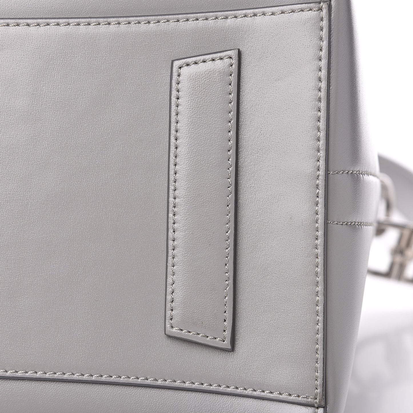 Shiny Lord Calfskin Medium Antigona Pearl Grey
