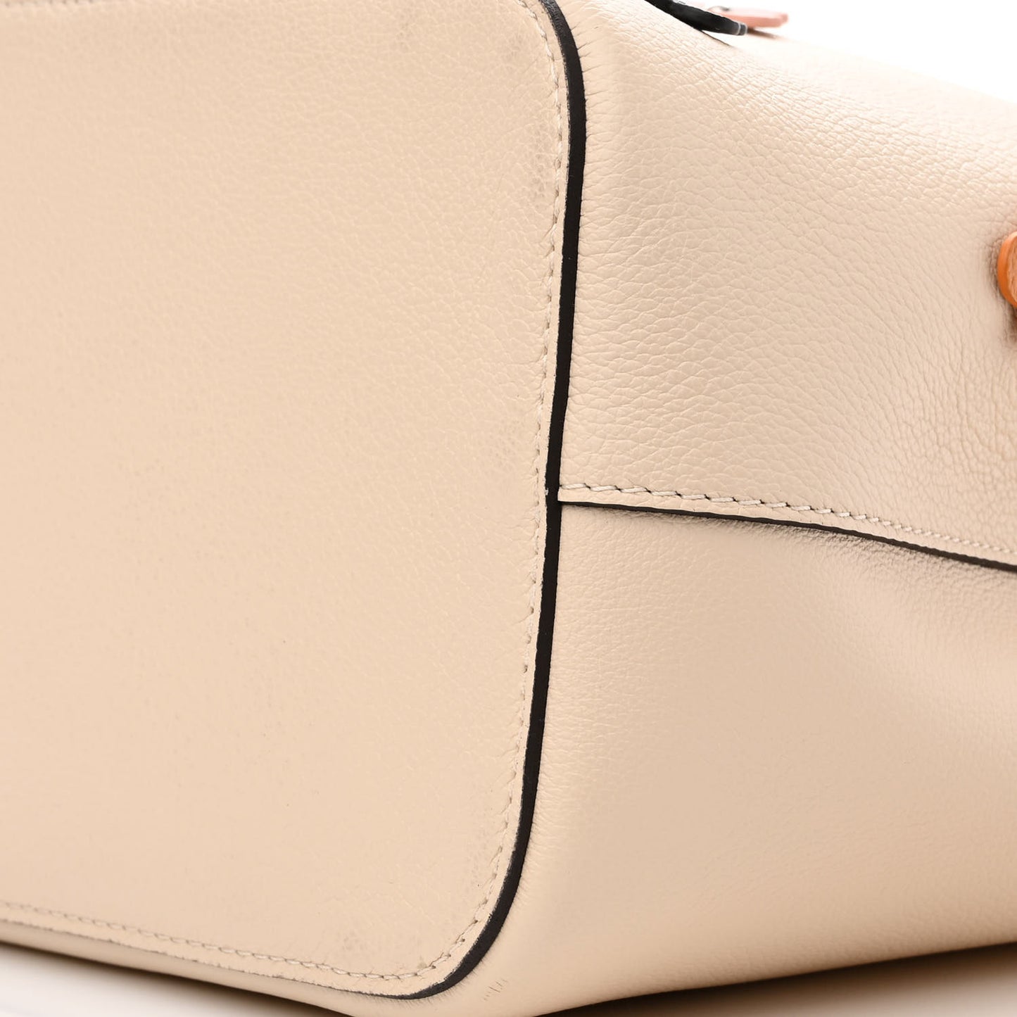 Calfskin Flowers Lockme Bucket Creme