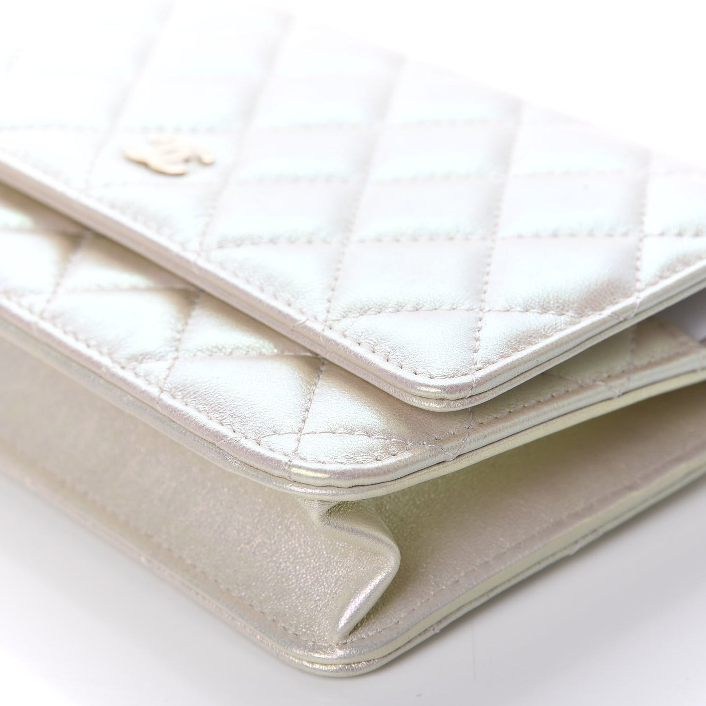 Iridescent Lambskin Quilted Wallet On Chain WOC Ivory