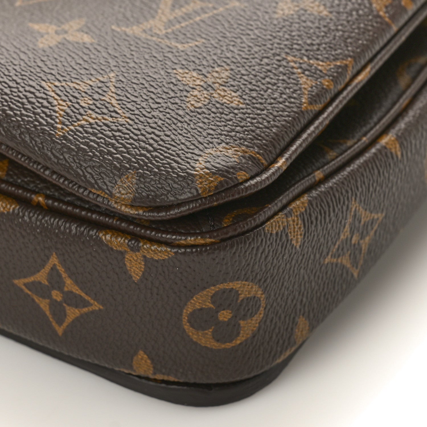 Louis Vuitton Monogram Pochette Metis 9 of 9