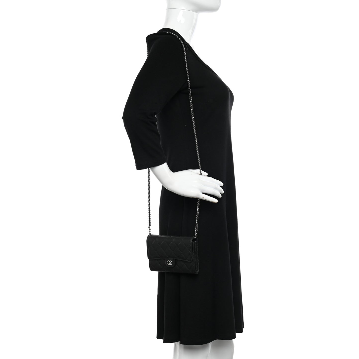 Iridescent Caviar Quilted Classic Clutch With Chain Black