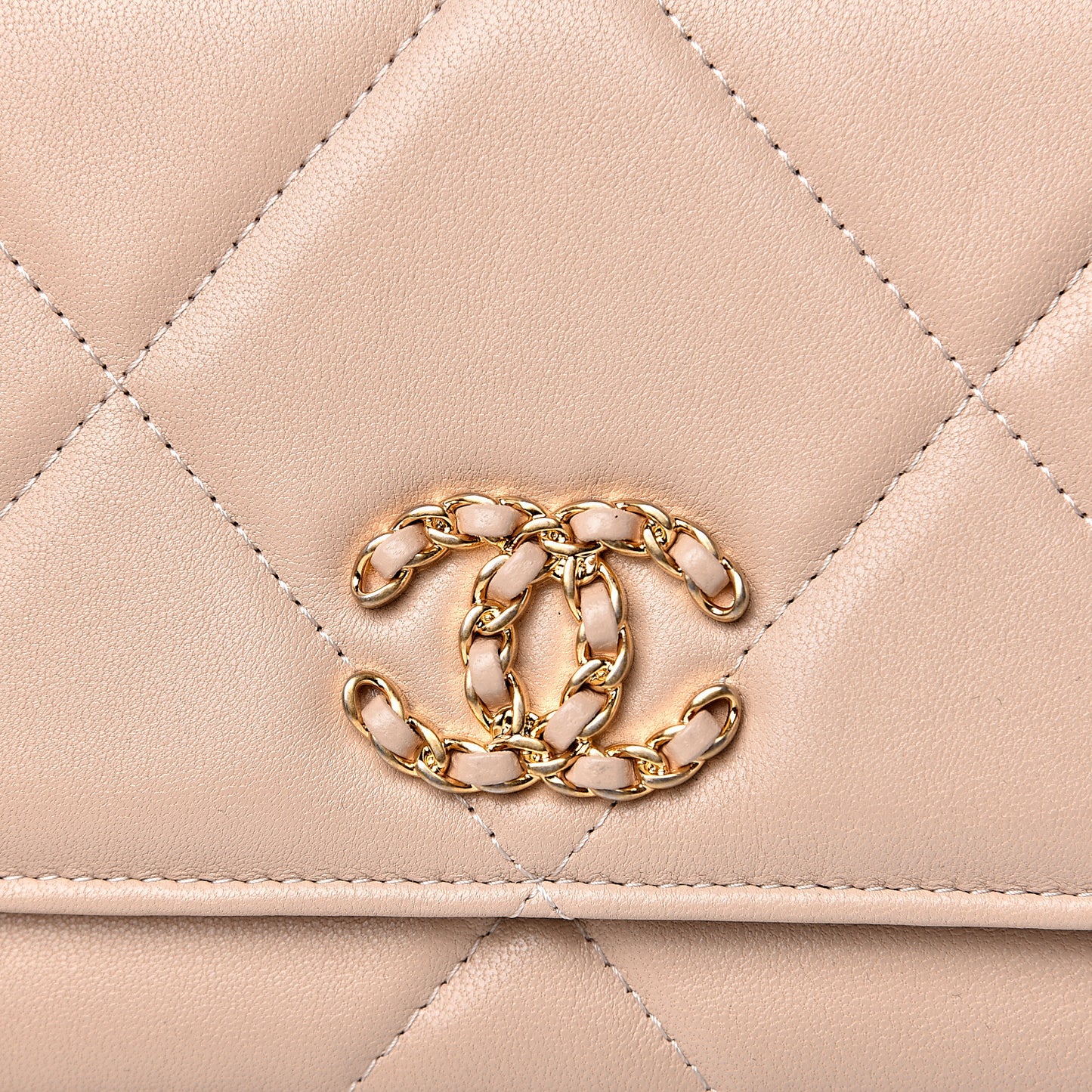 Lambskin Quilted 19 Wallet On Chain WOC Light Beige