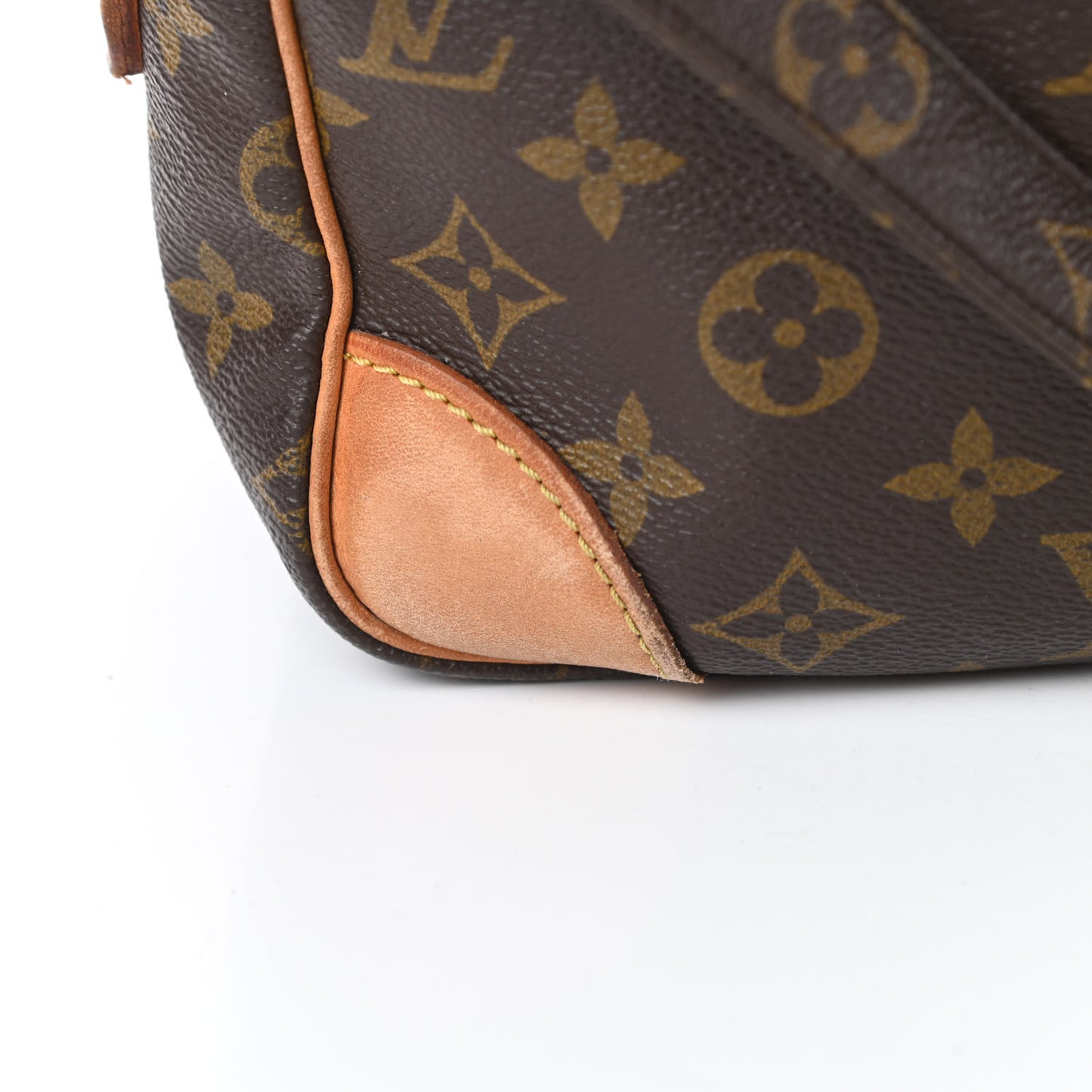 Monogram Nil 28
