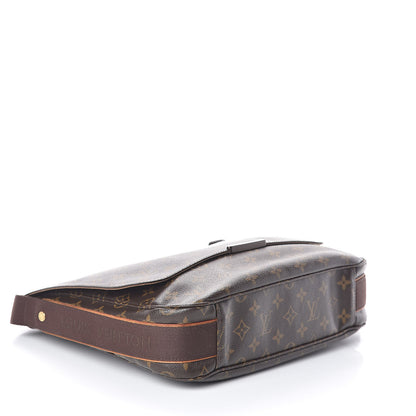 Louis Vuitton Monogram Beaubourg MM Messenger Bag 4 of 9