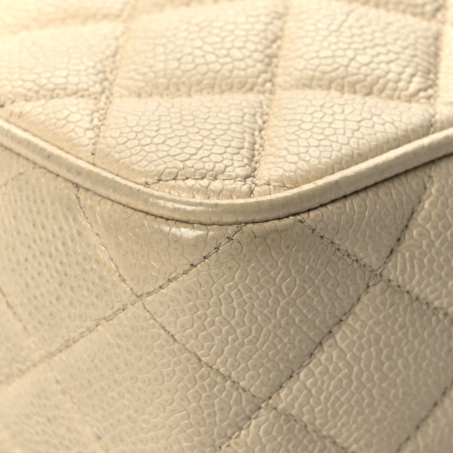 Caviar Quilted Camera Case Beige Clair