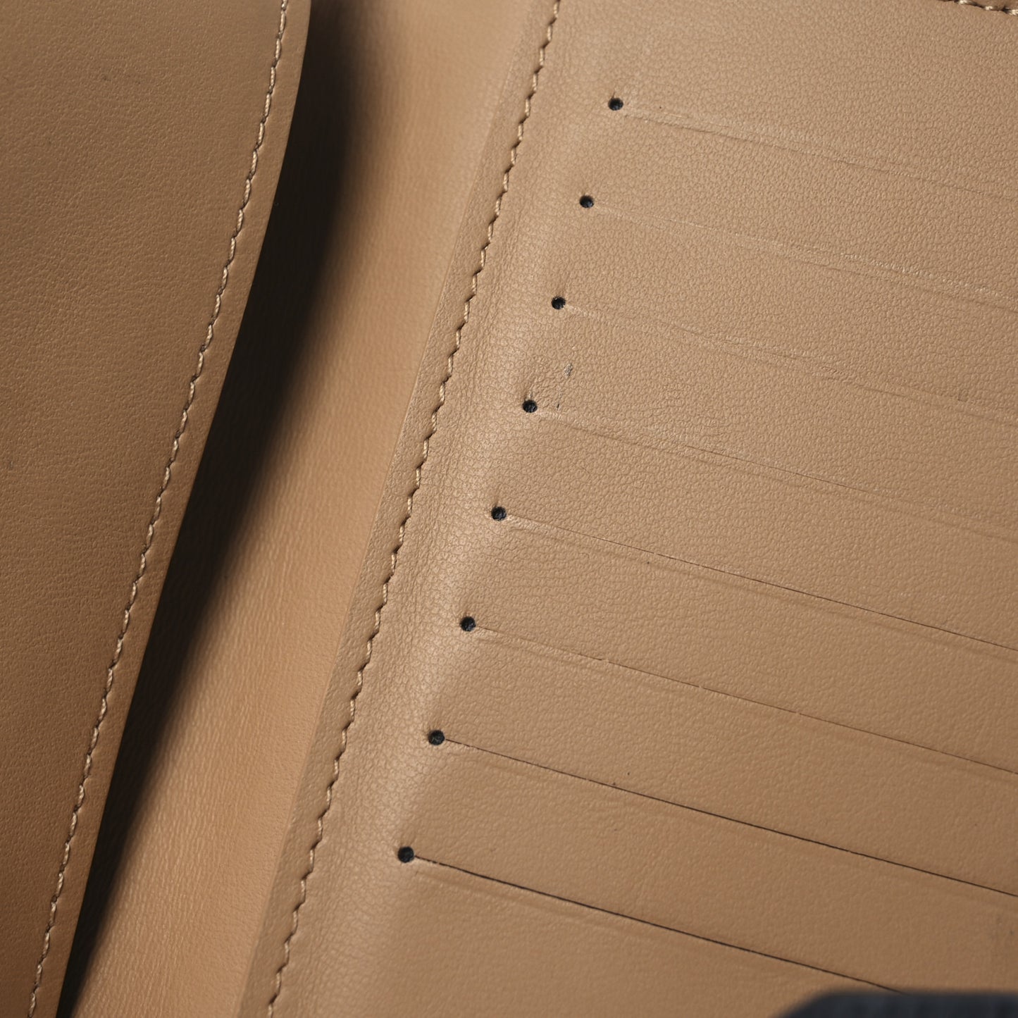 Taurillon LV Vertical Capucines Wallet Black Arizona