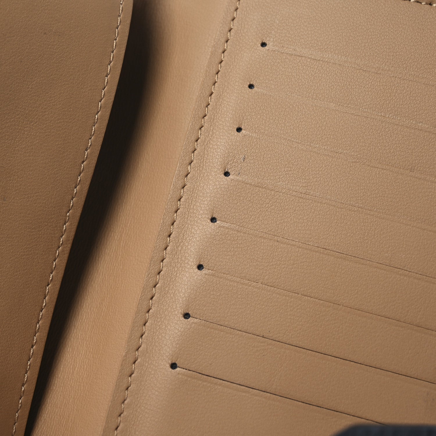 Louis Vuitton Taurillon LV Vertical Capucines Wallet Black Arizona 8 of 9