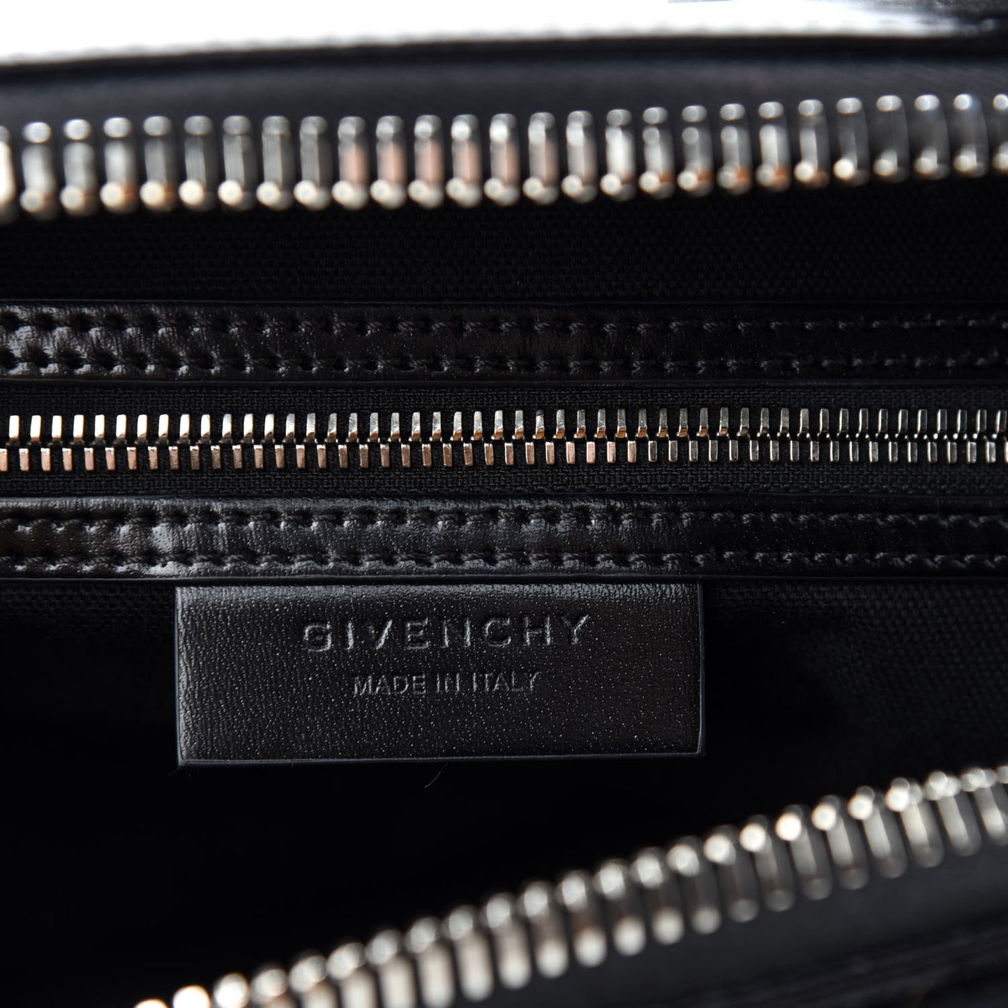 Shiny Lord Calfskin Small Antigona Black