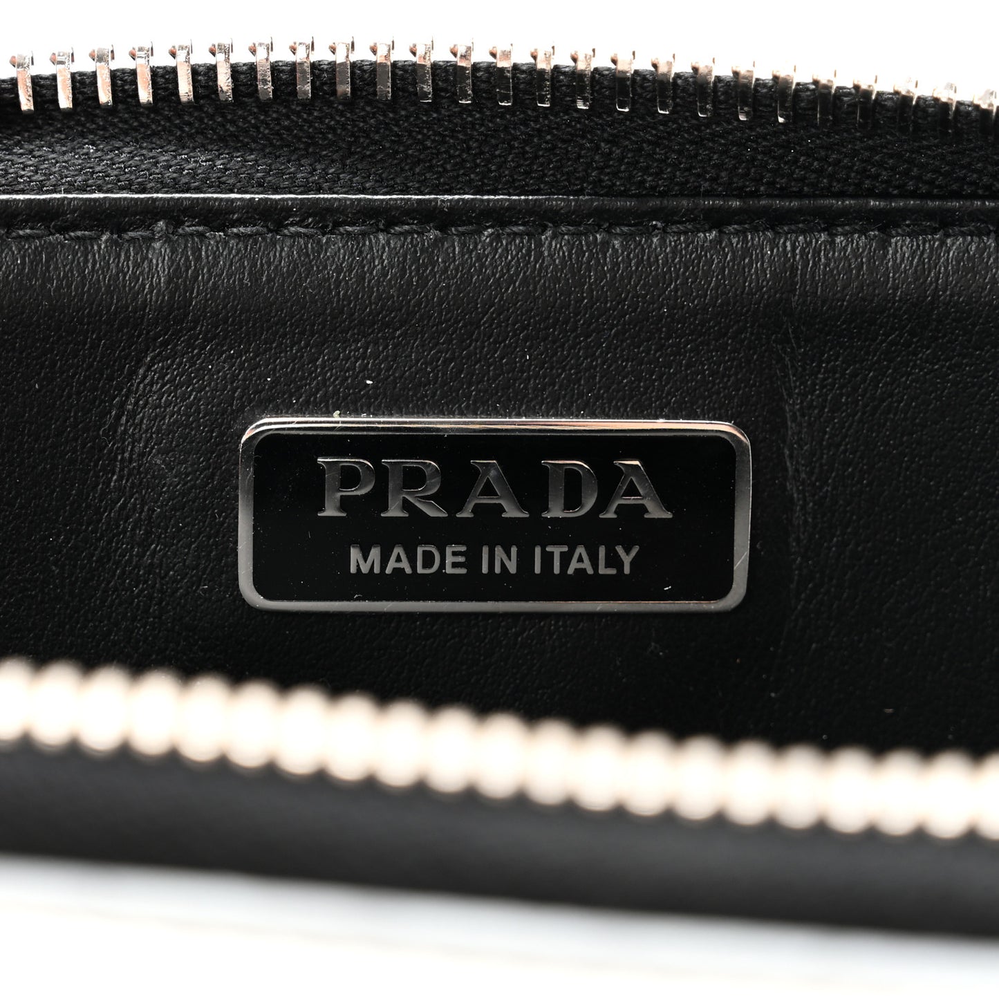 Spazzolato Mini Triangle Chain Crossbody Pouch Argento