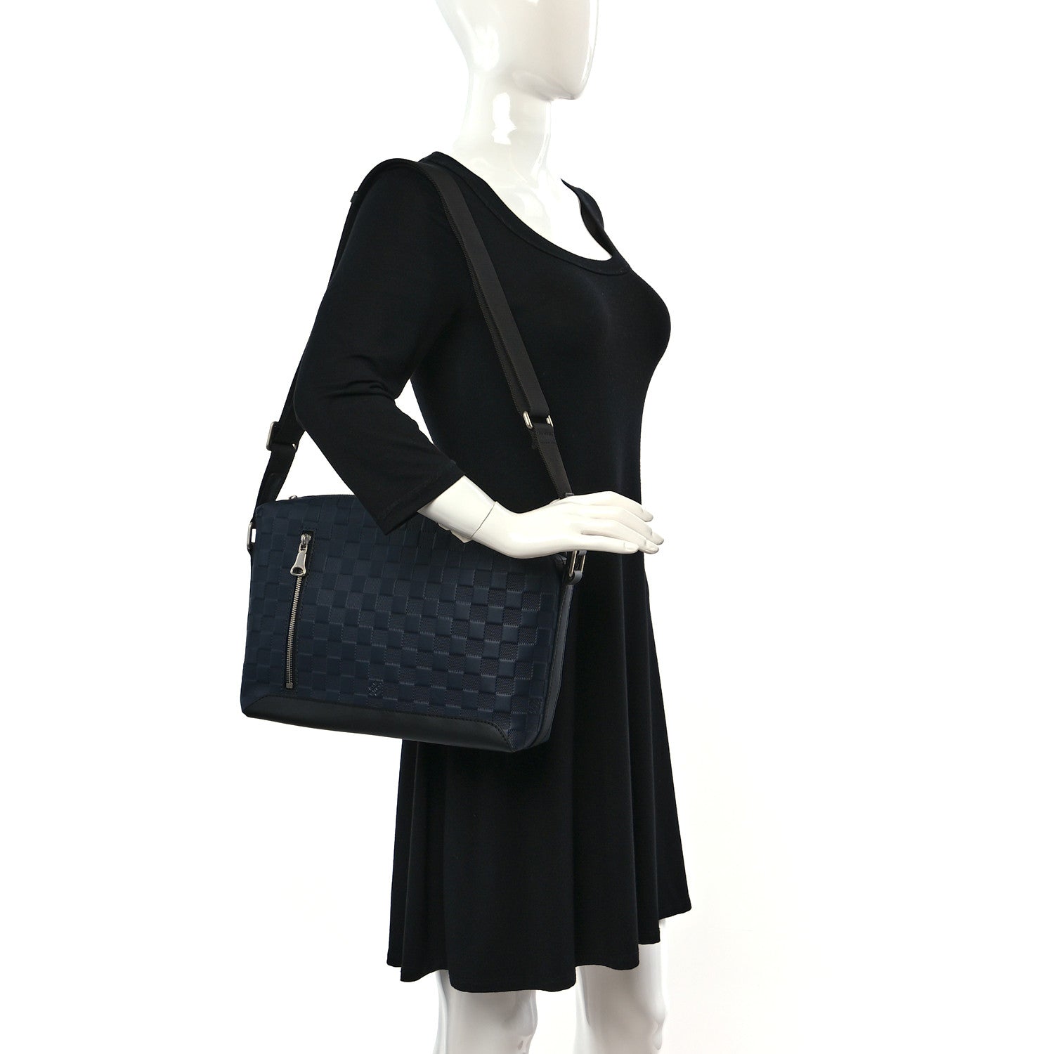 Louis Vuitton Damier Infini Messenger PM Onyx 2 of 8