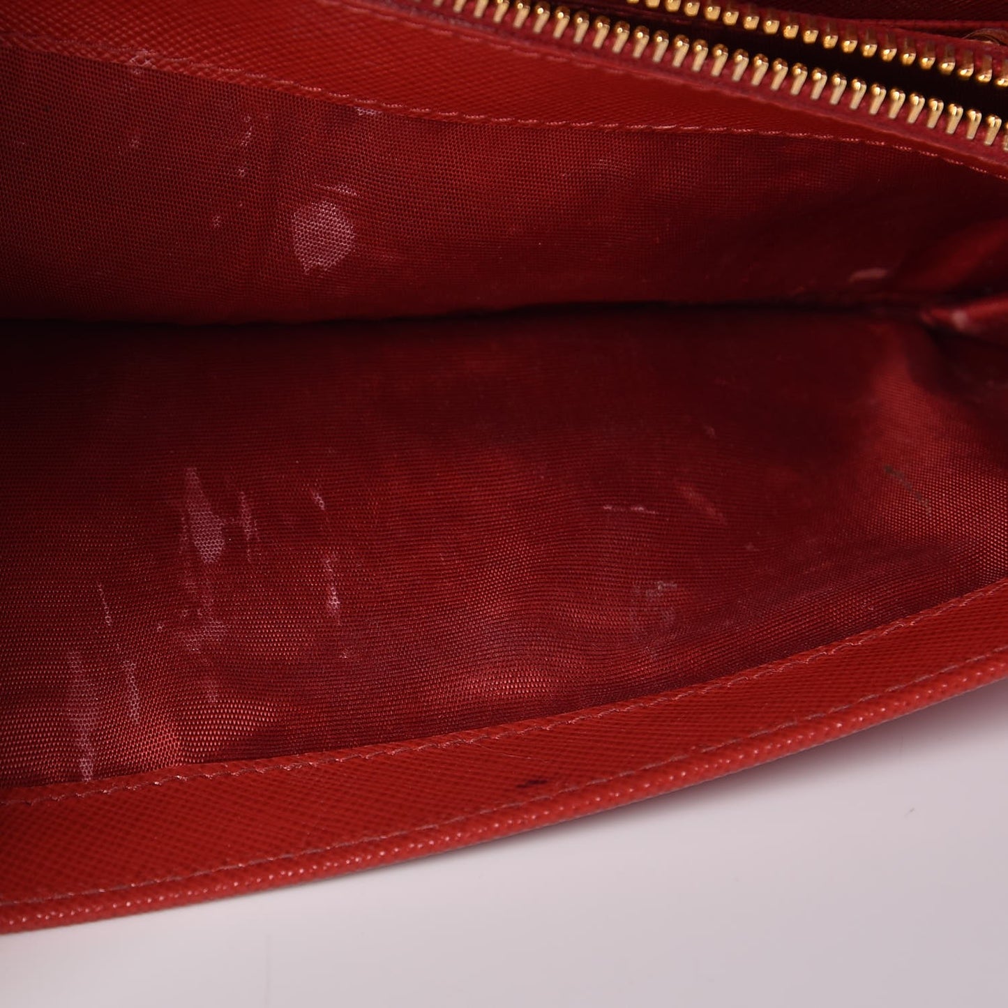 Saffiano Metal Oro Chain Wallet Fuoco