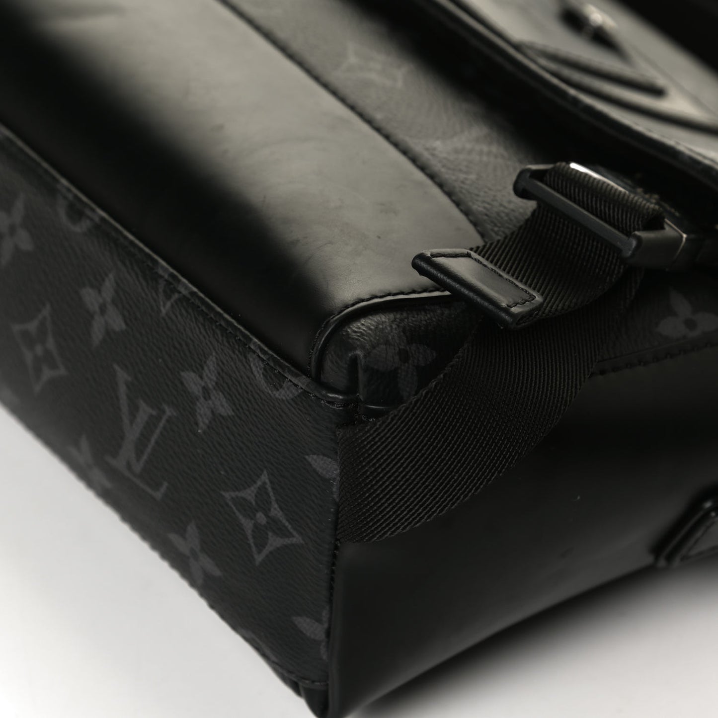 Monogram Eclipse Voyager PM Messenger