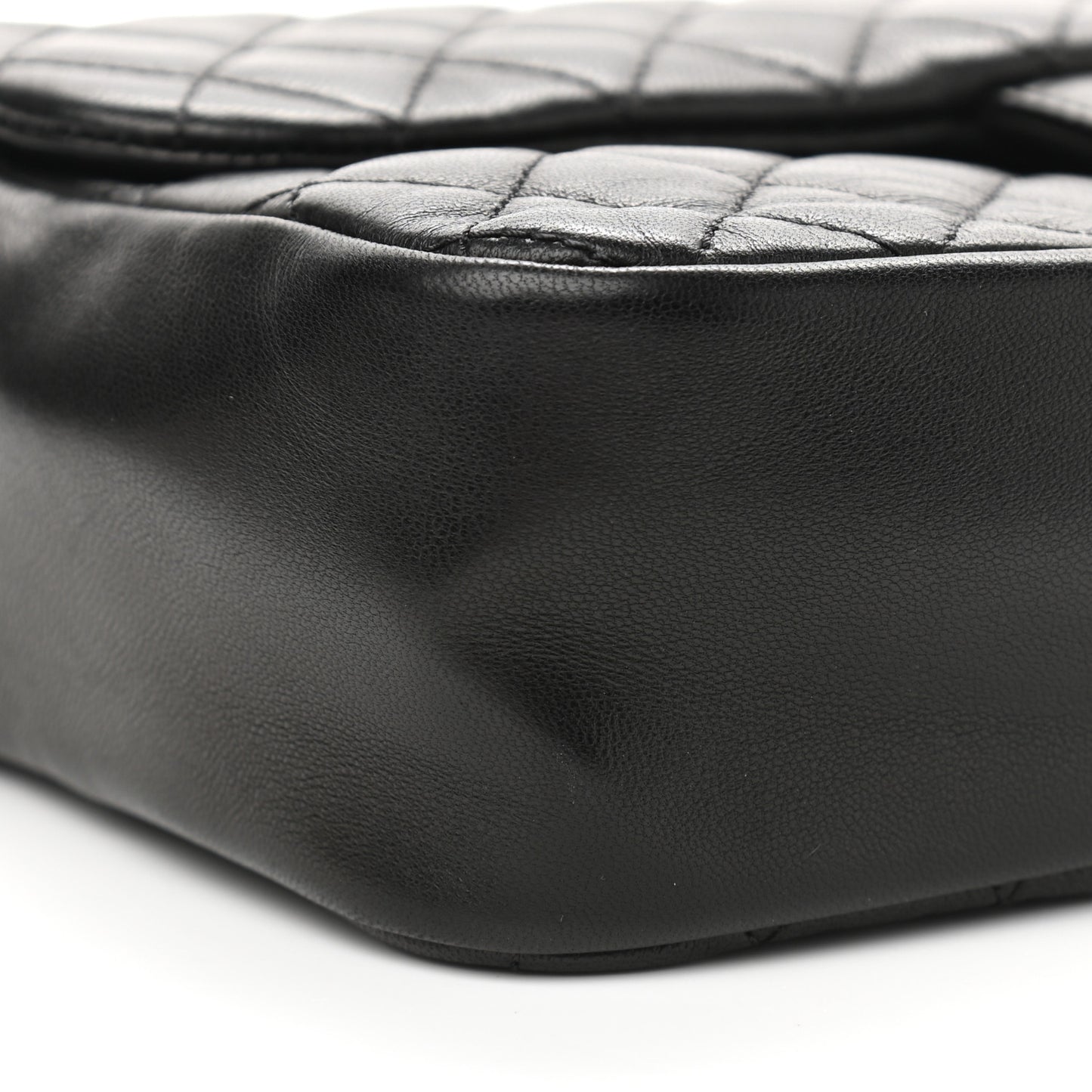 Lambskin Quilted Medium Westminster Pearl Flap Black