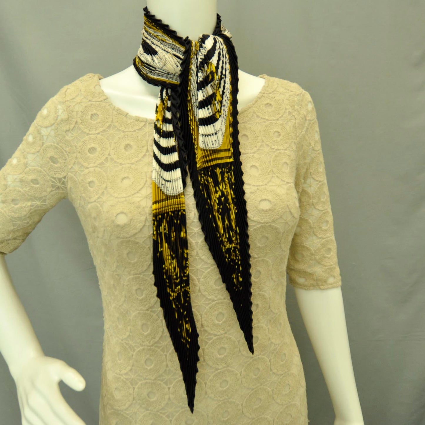 Silk Plisse Dies et Hore Scarf 90