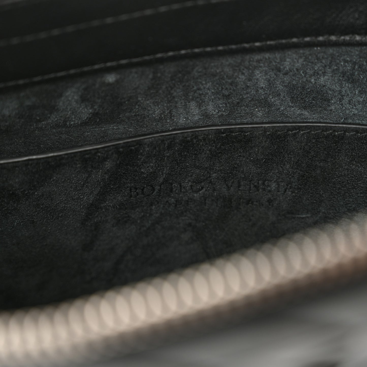Calfskin Intrecciato Small Virgule Black