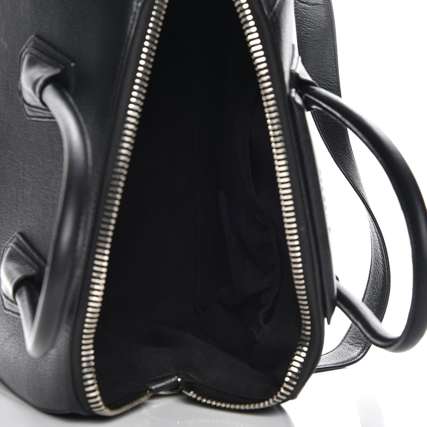 Sugar Goatskin Medium Antigona Black