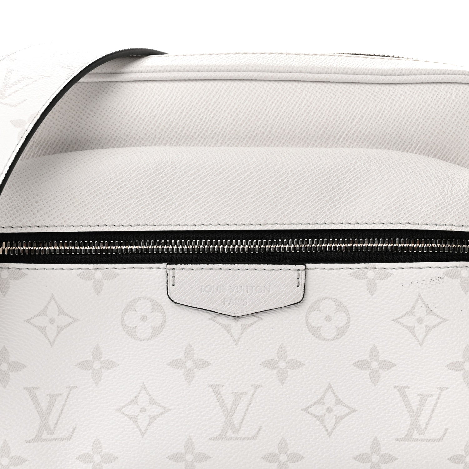 Louis Vuitton Taigarama Outdoor Messenger Antartica 7 of 9