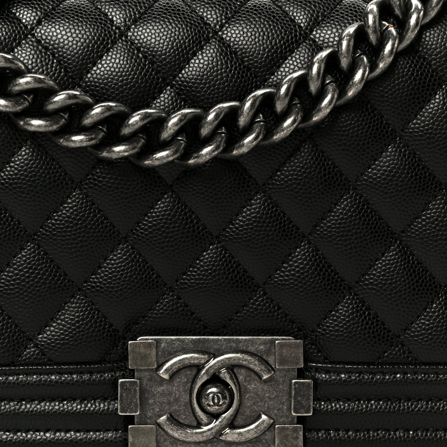 Caviar Quilted Medium Boy Flap Black