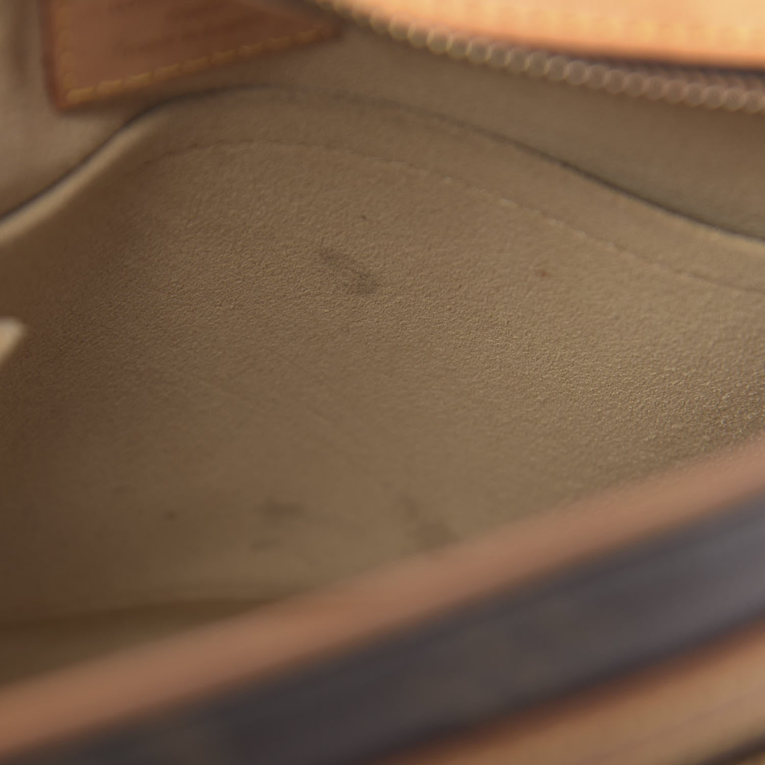 Louis Vuitton Monogram Hudson GM 10 of 17