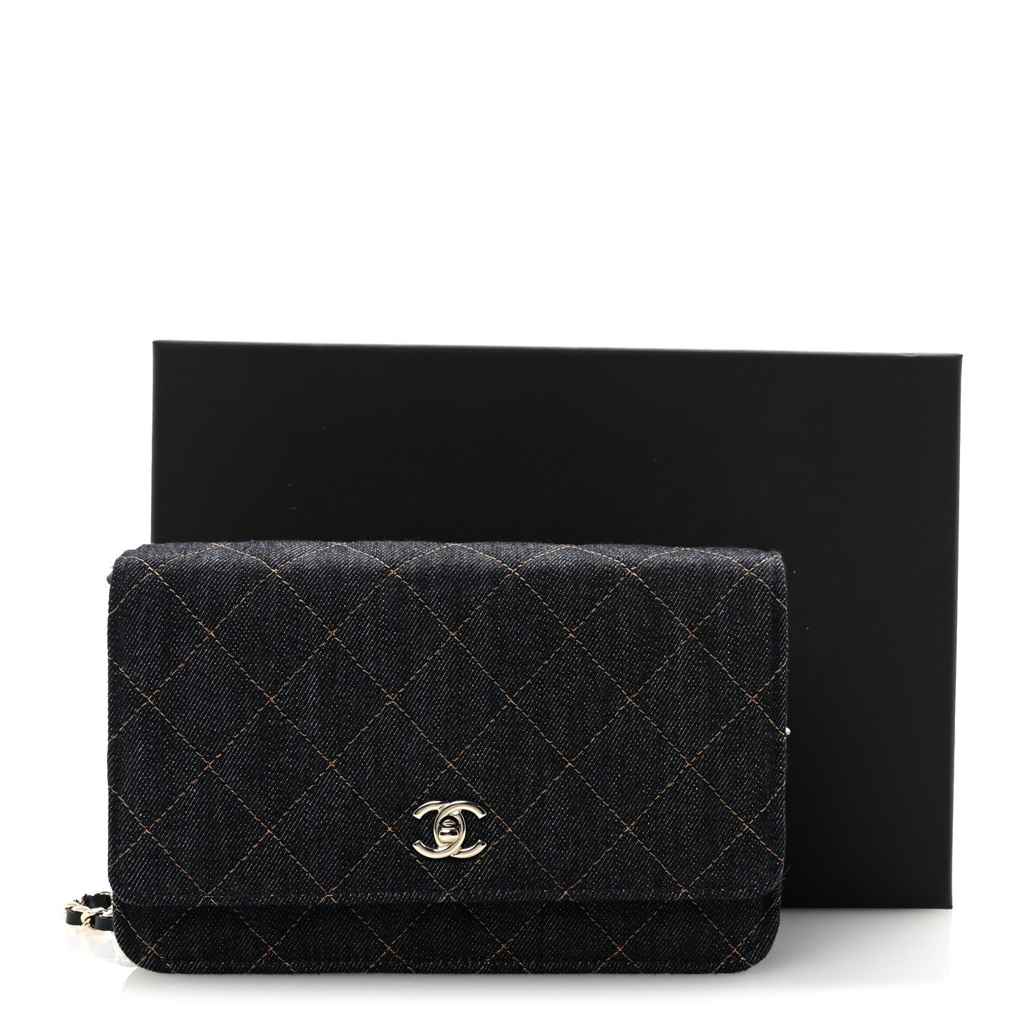 シャネルの財布 Chanel Denim Quilted CC Turnlock Wallet On Chain WOC Dark Blue