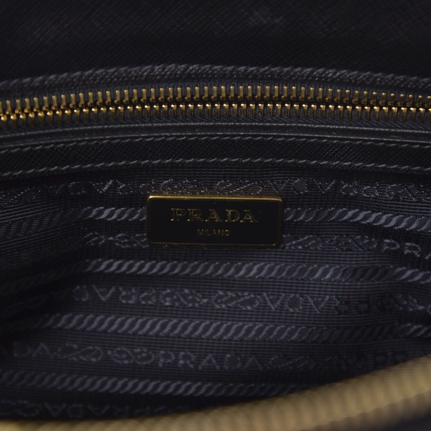 Saffiano Small Galleria Double Zip Tote Black