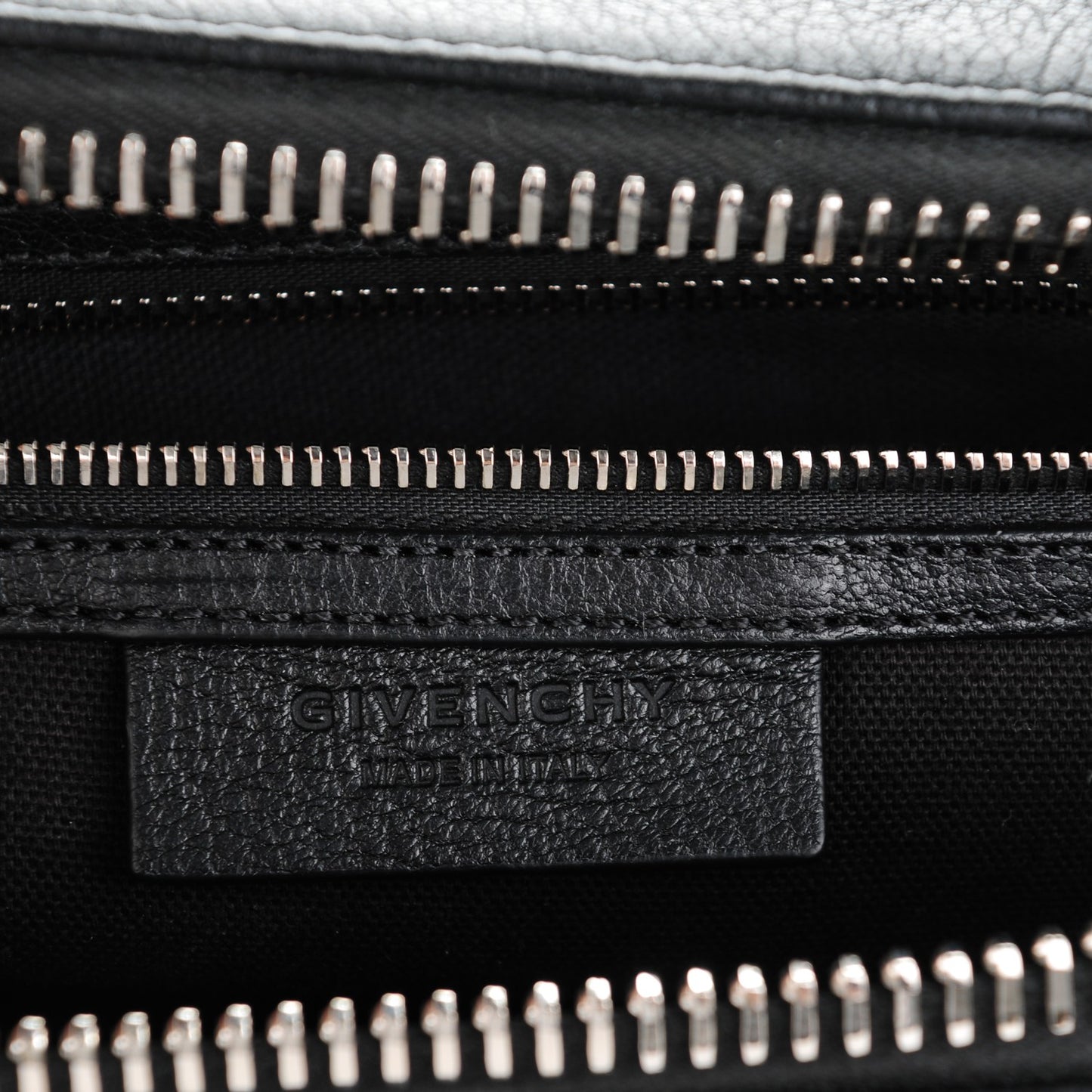 Sugar Goatskin Medium Antigona Black