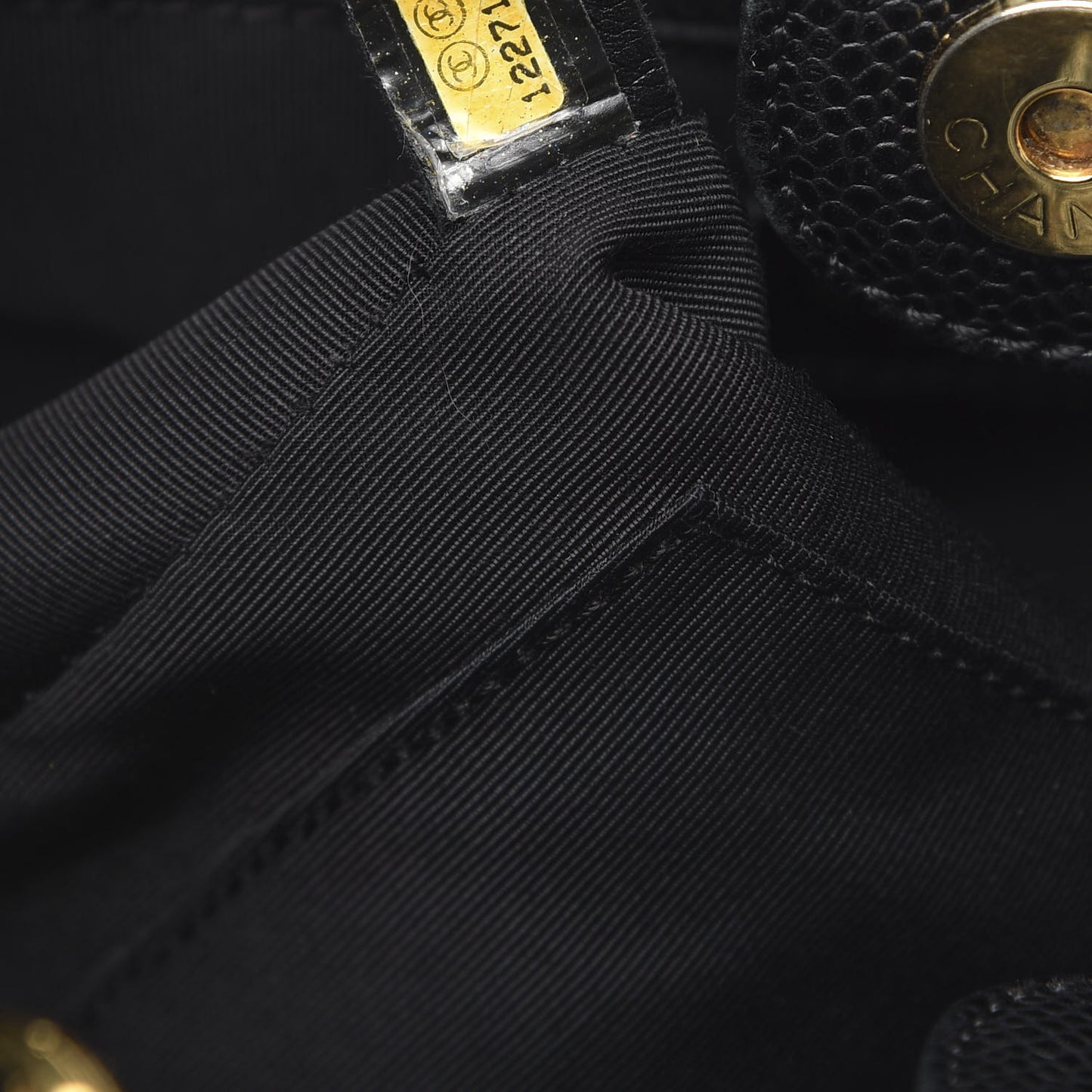 Caviar Quilted Petit Shopping Tote PST Black