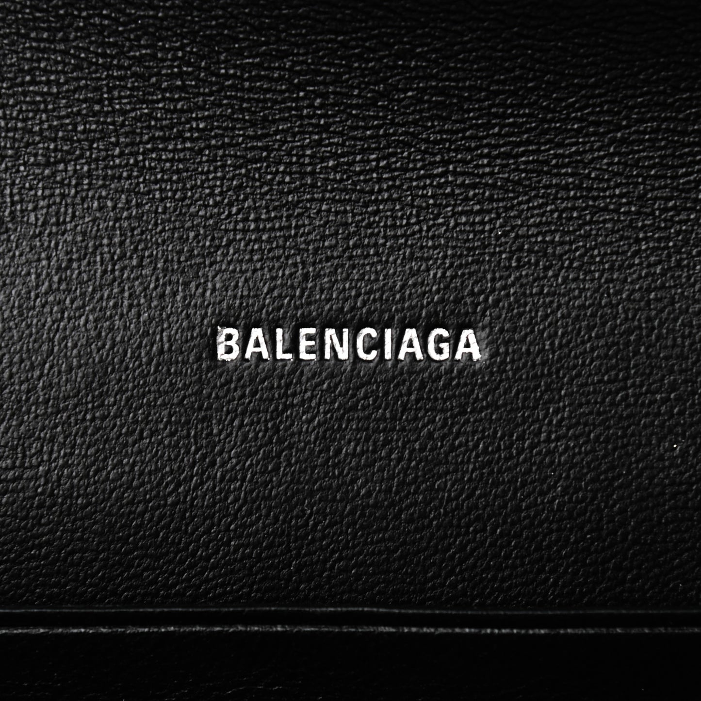 Grained Calfskin Logo Cash Phone Holder Wallet On Chain Black White