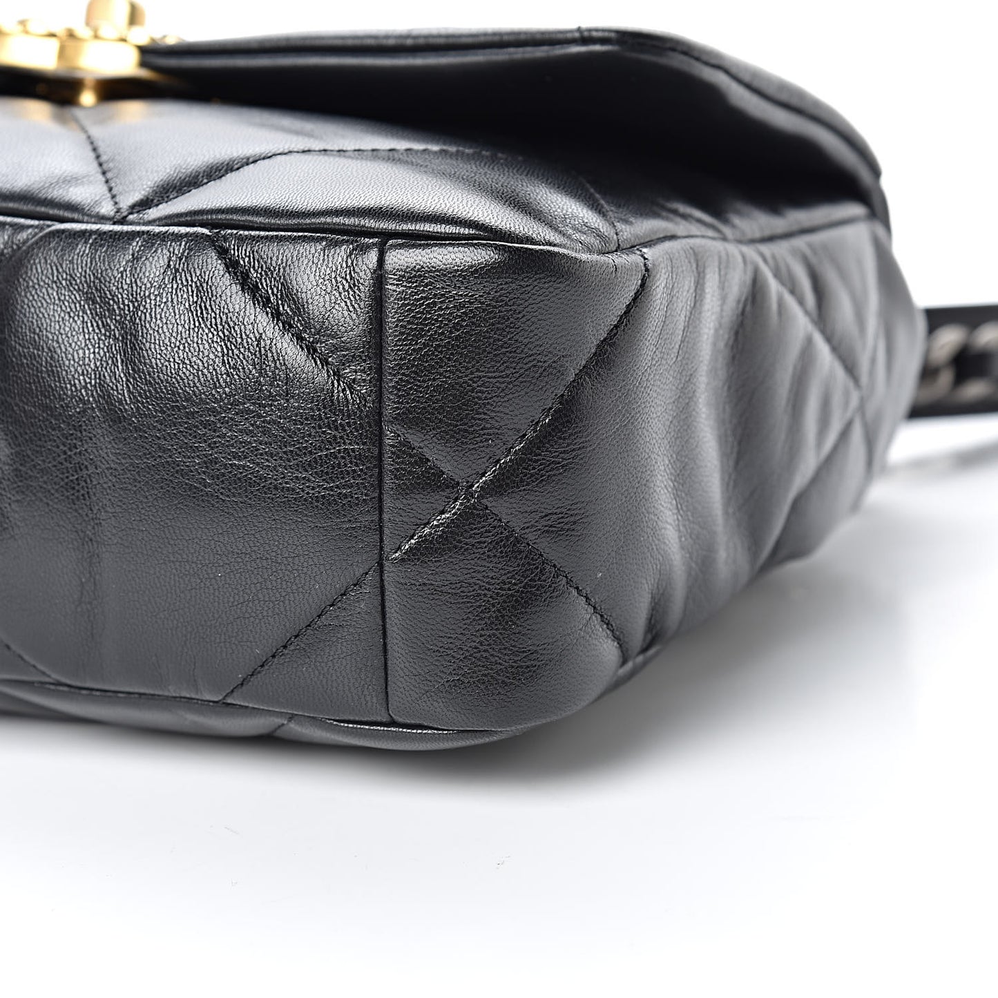 Lambskin Quilted Medium 19 Flap Black