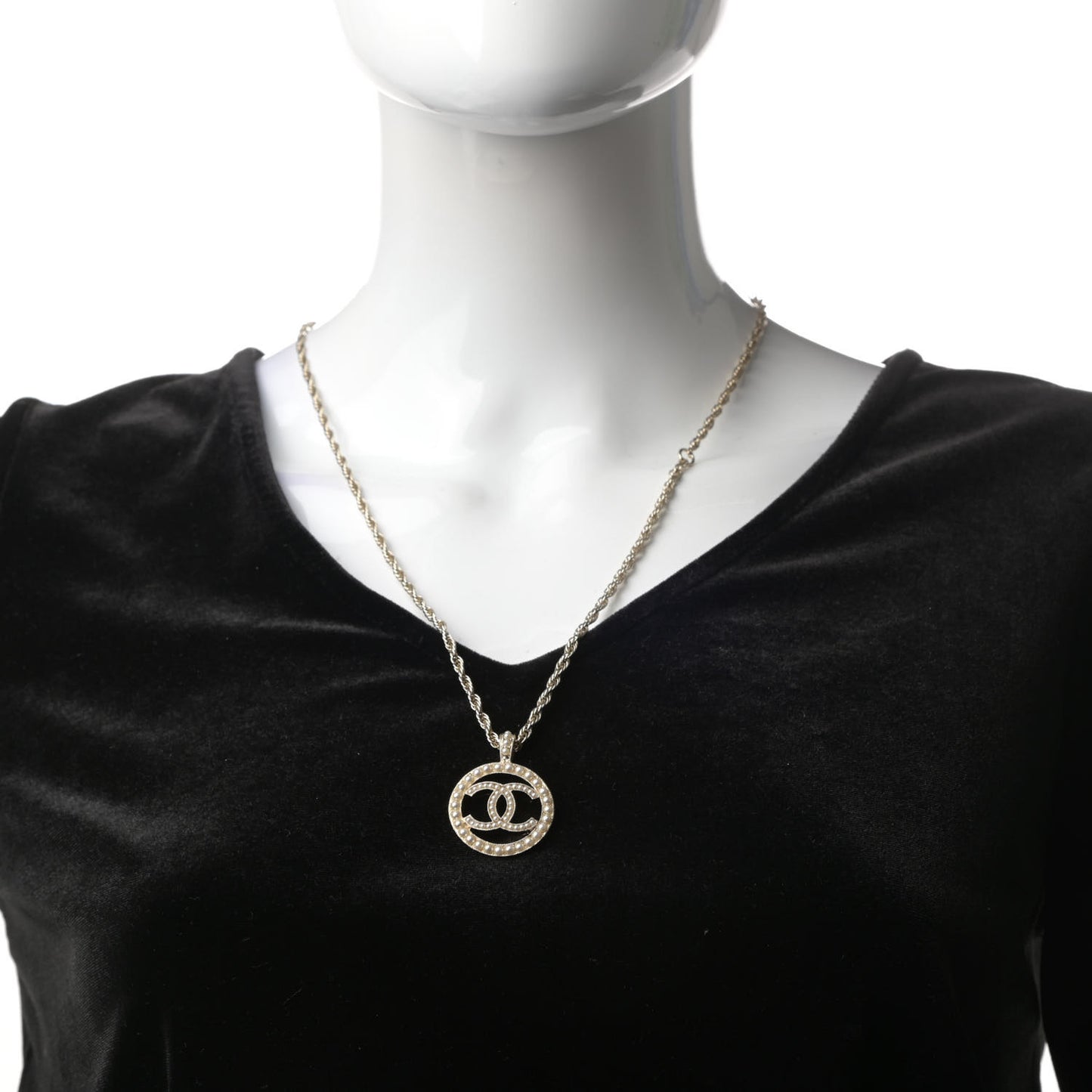 Pearl CC Round Pendant Necklace Gold