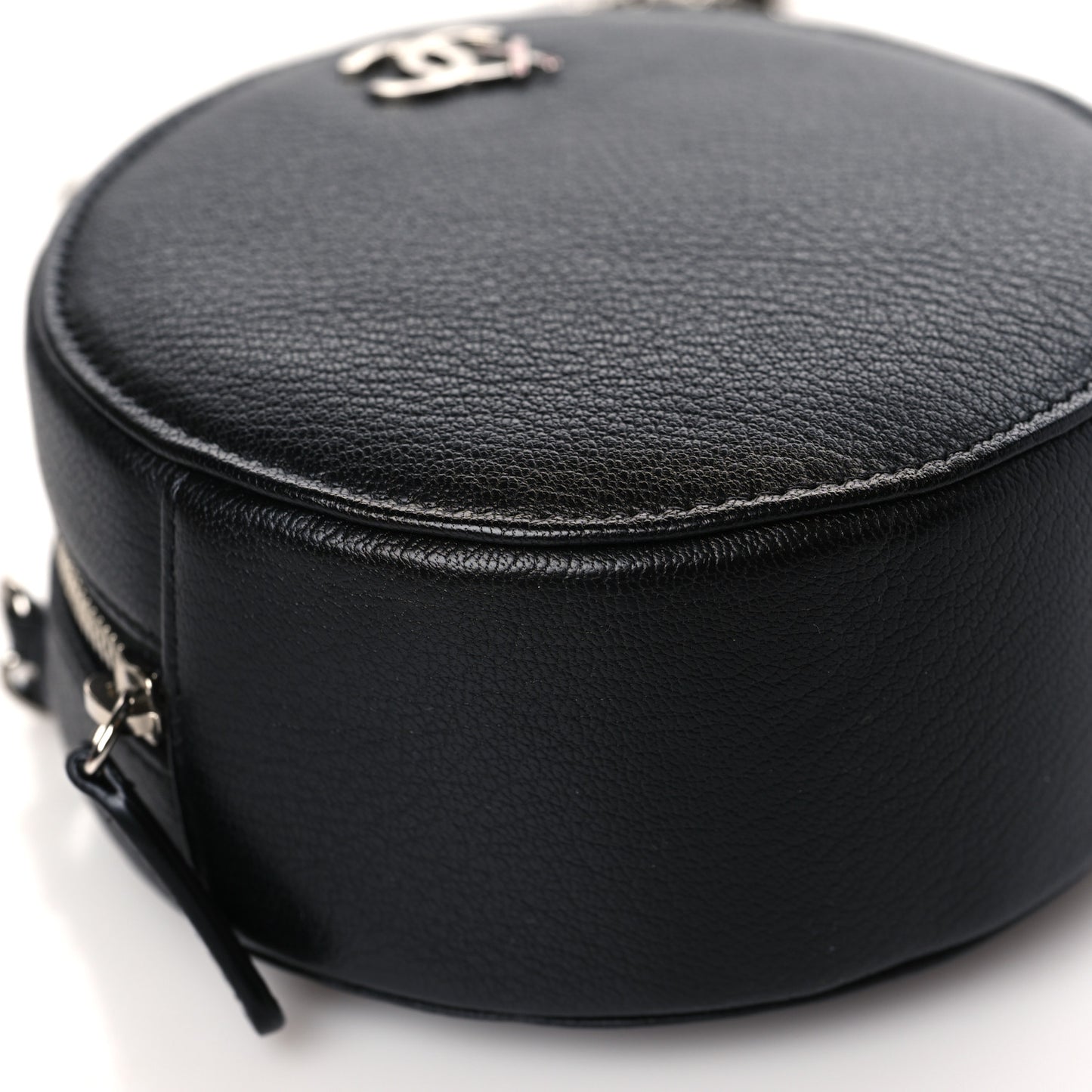 Goatskin Round Clutch With Chain Black