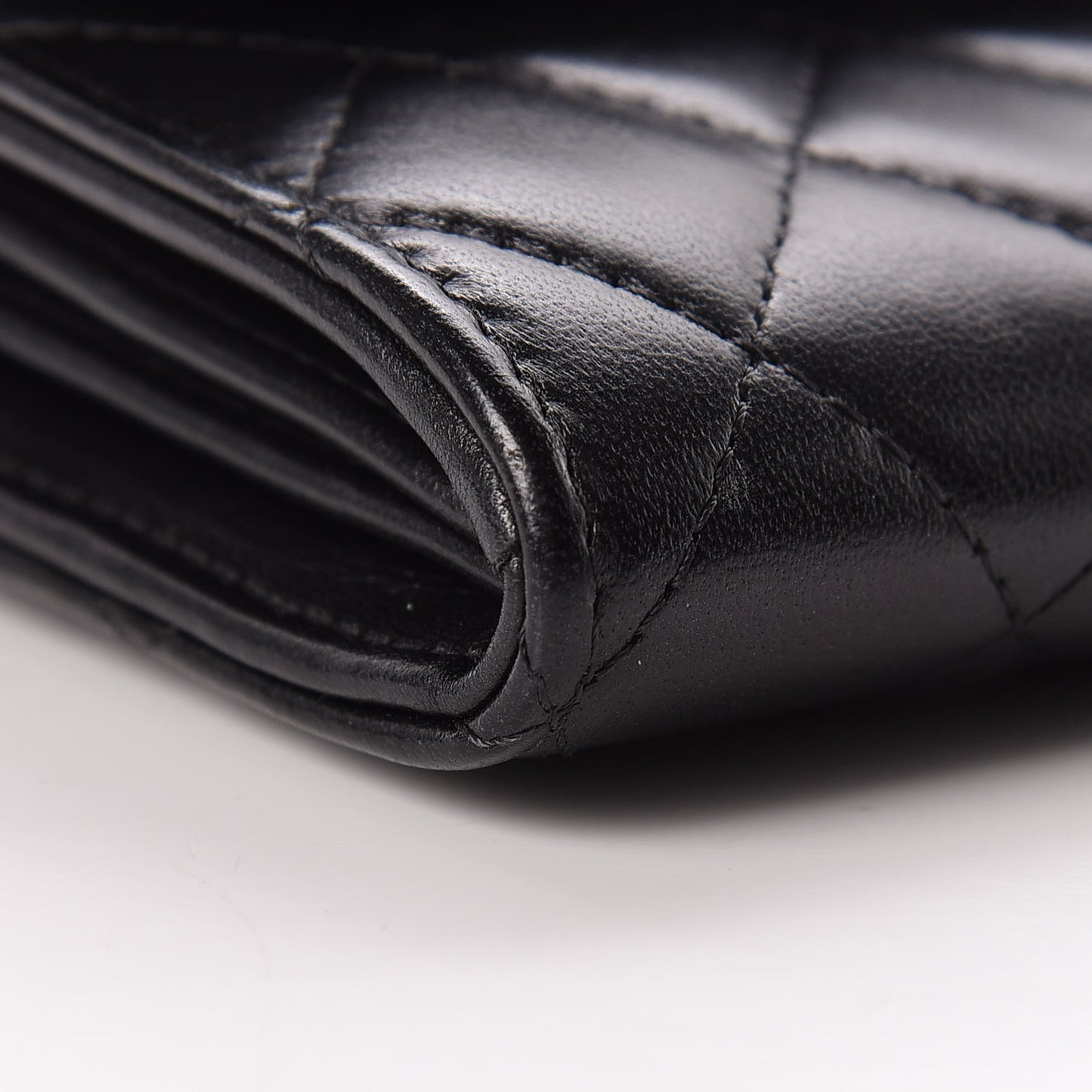 Lambskin Quilted Pearl Clutch With Chain Black