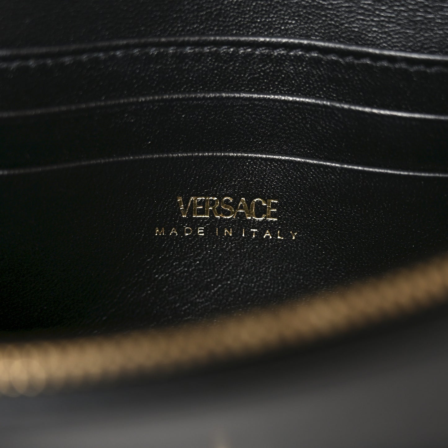 Vitello Virtus Wallet on Chain Black