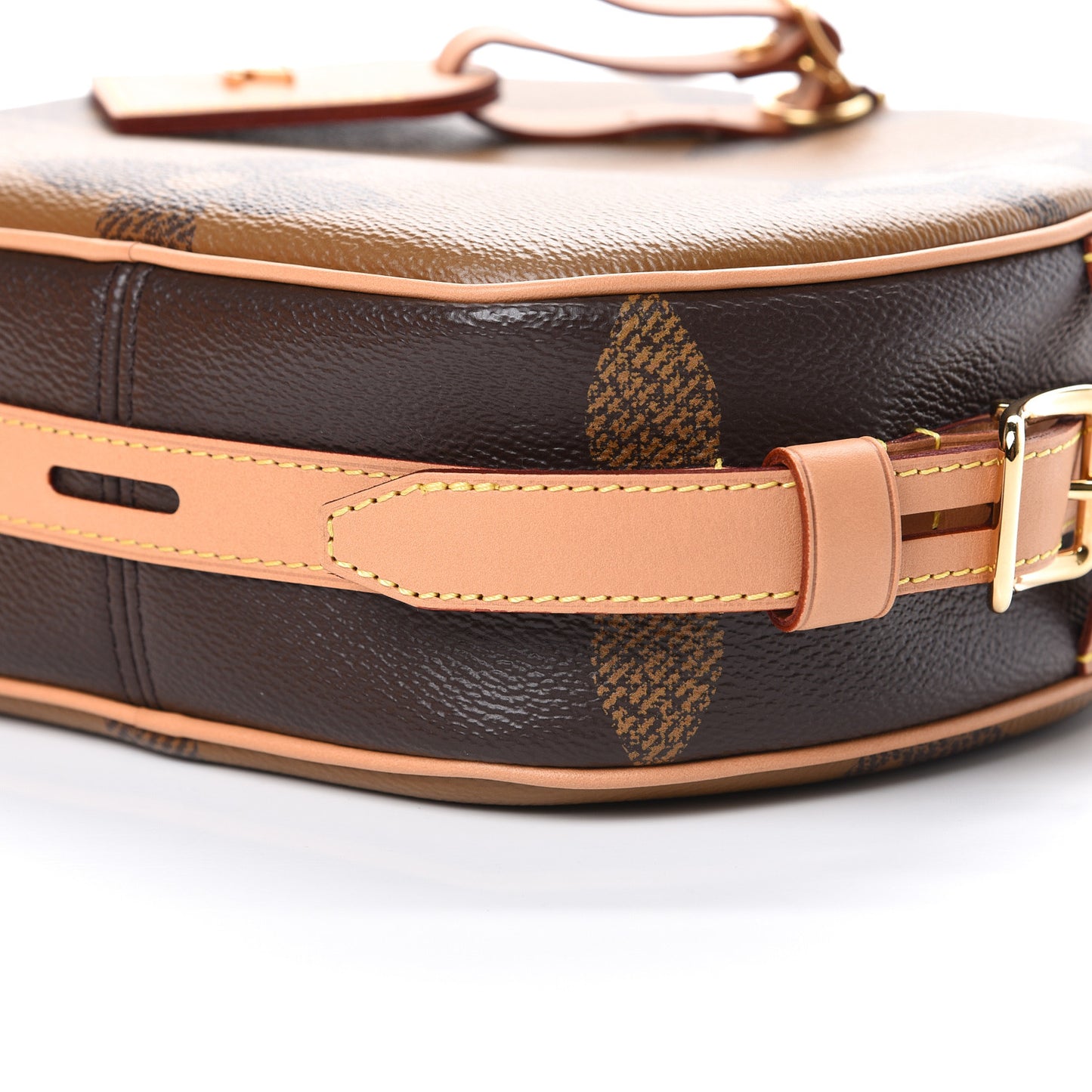 Reverse Monogram Giant Boite Chapeau Souple