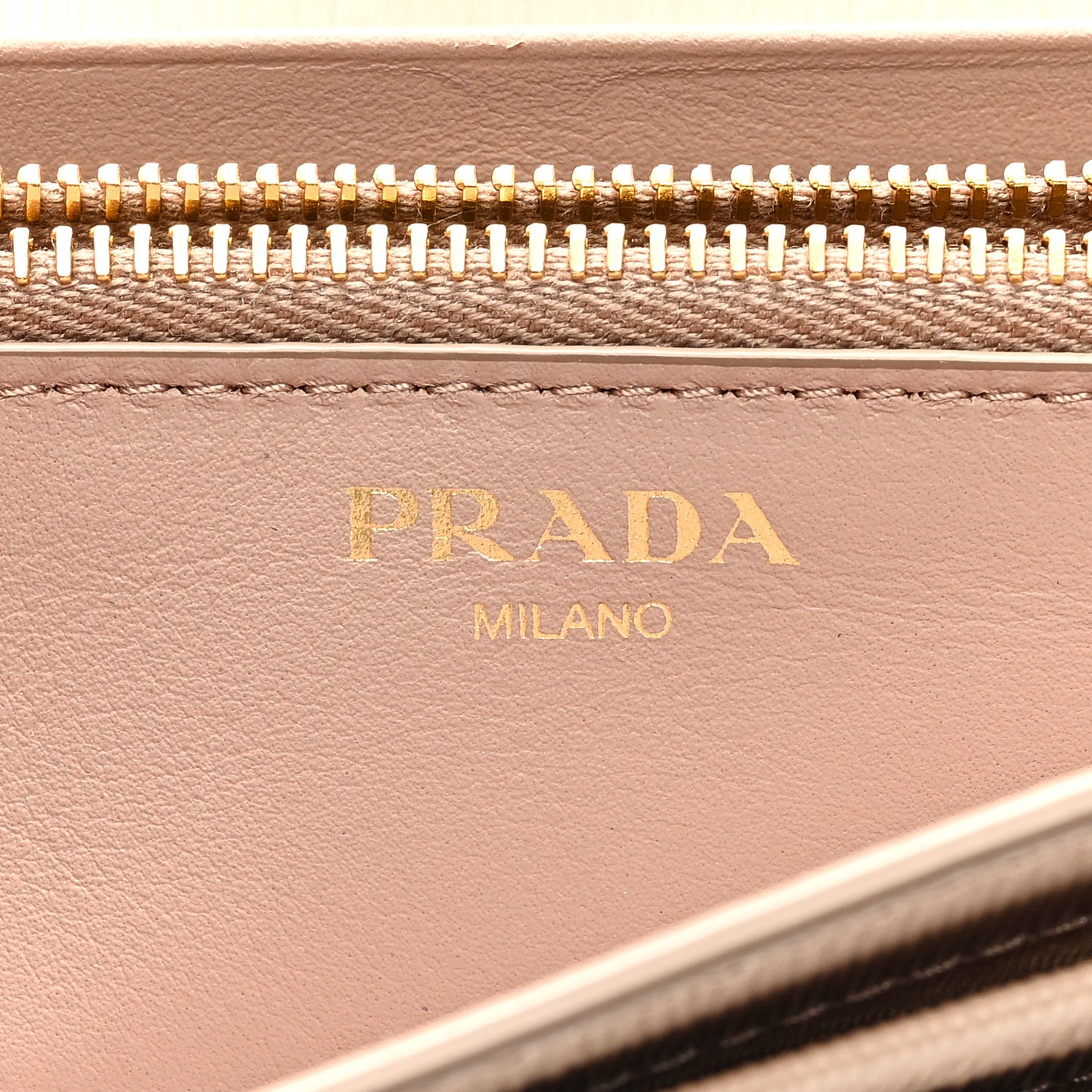 Vitello Move Continental Flap Travel Wallet Cipria